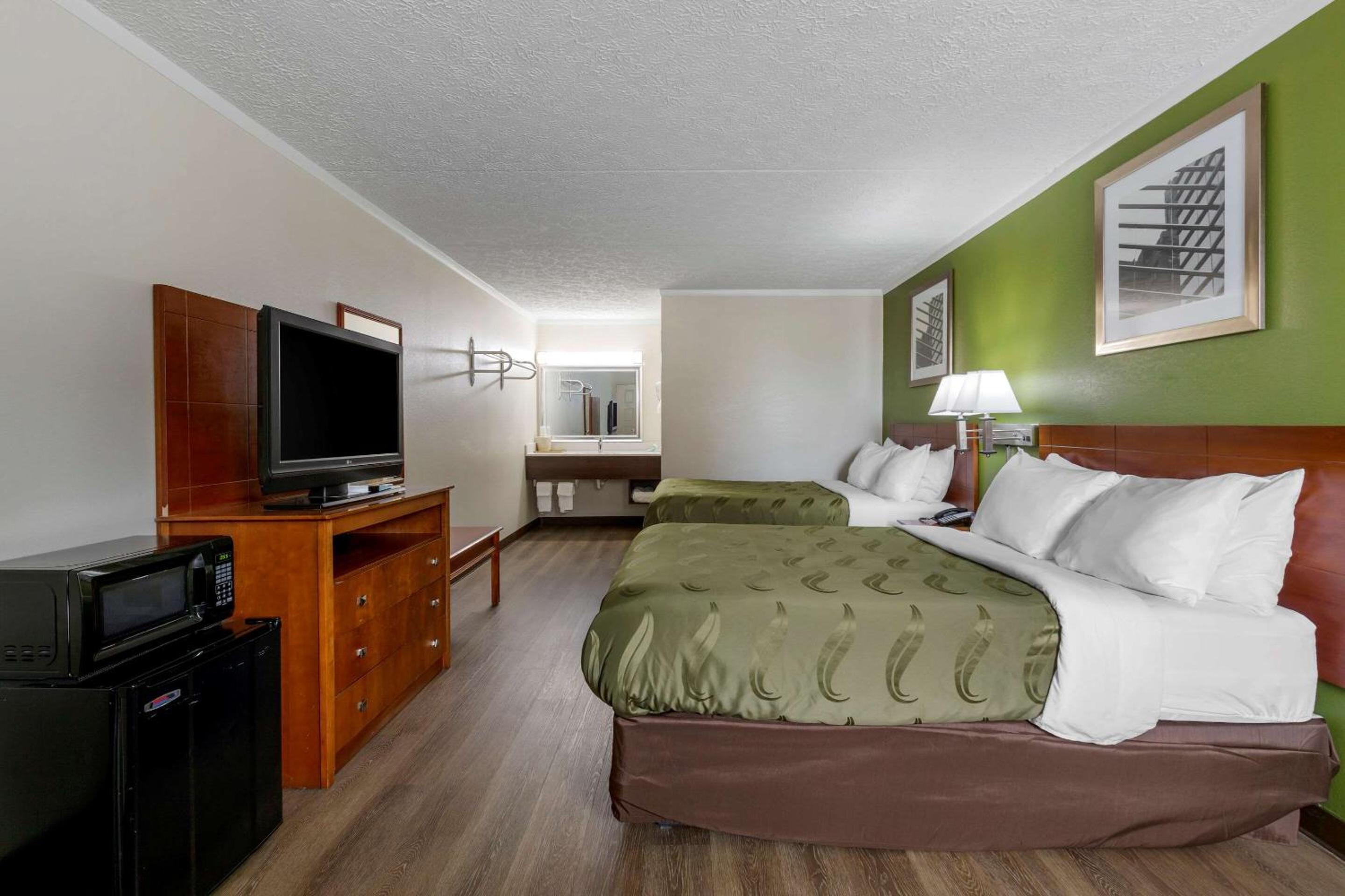 Double Room with Two Double Beds - Non-Smoking - Photo 2