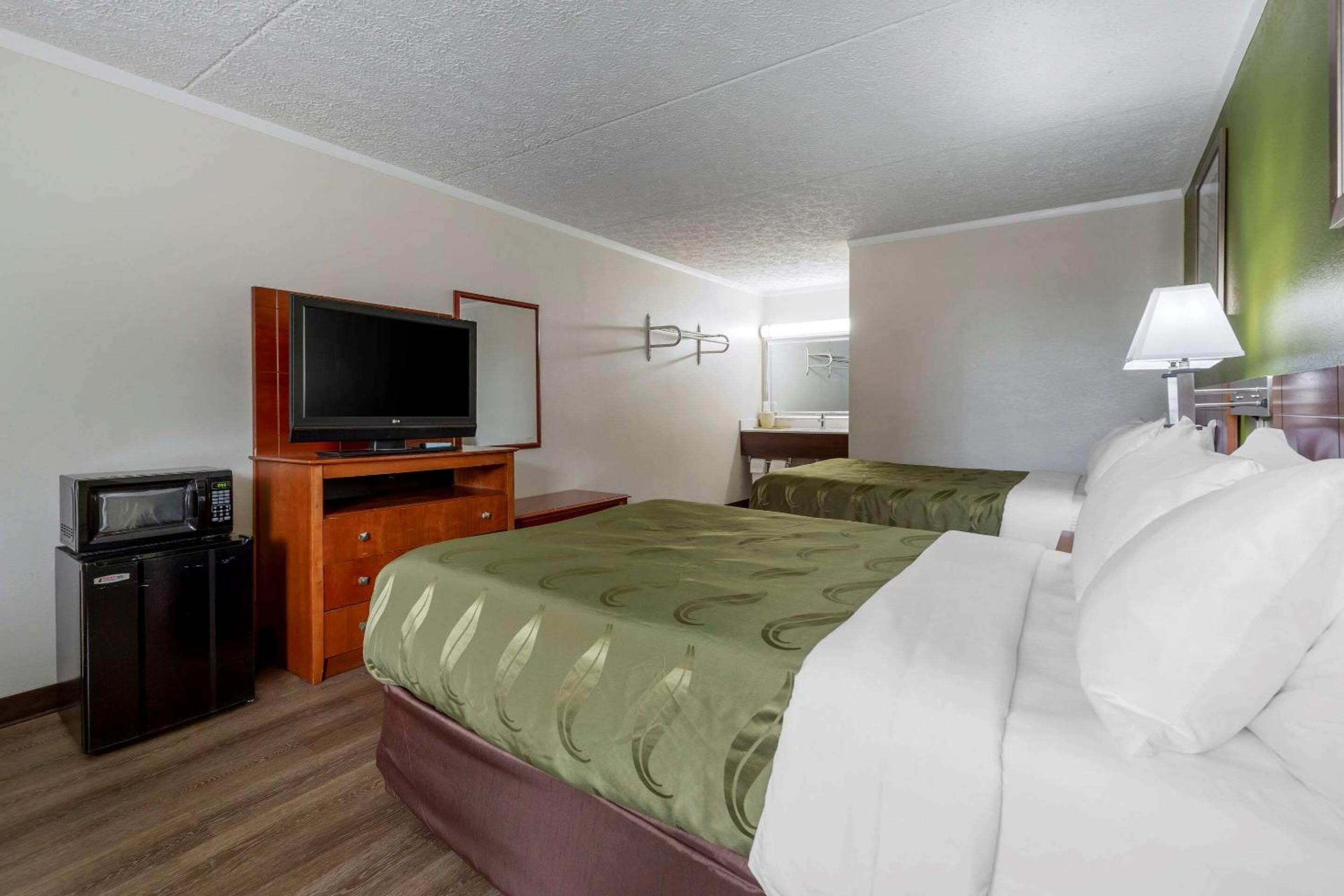 Double Room with Two Double Beds - Non-Smoking - Photo 4