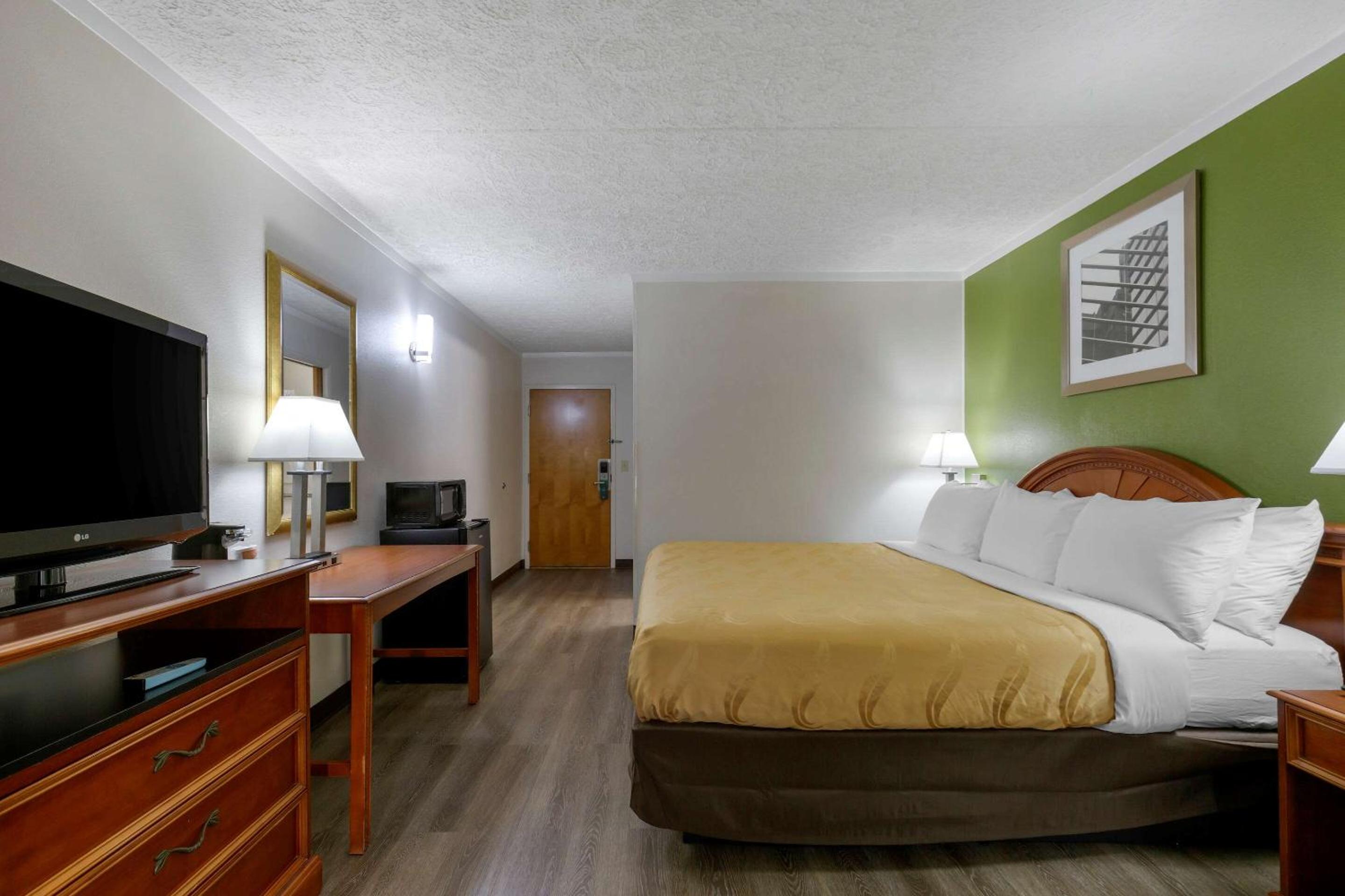 King Room - Non-Smoking - Photo 2