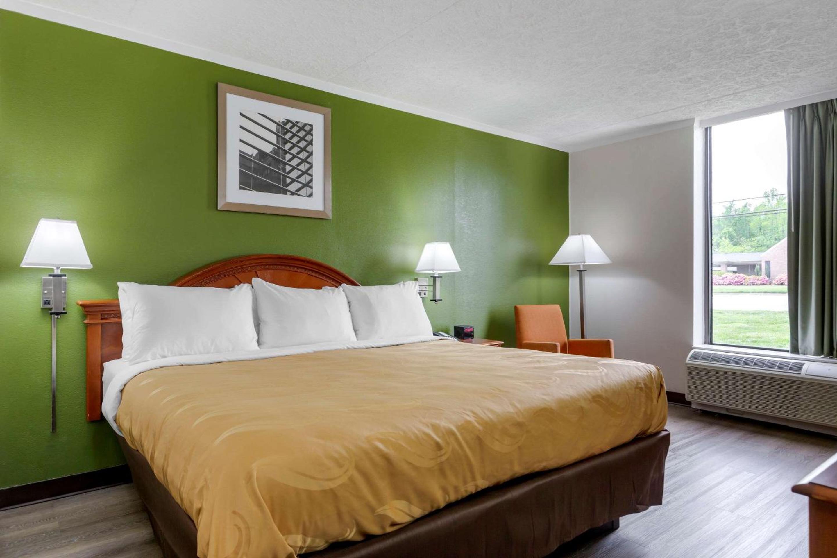 King Room - Non-Smoking - Photo 3