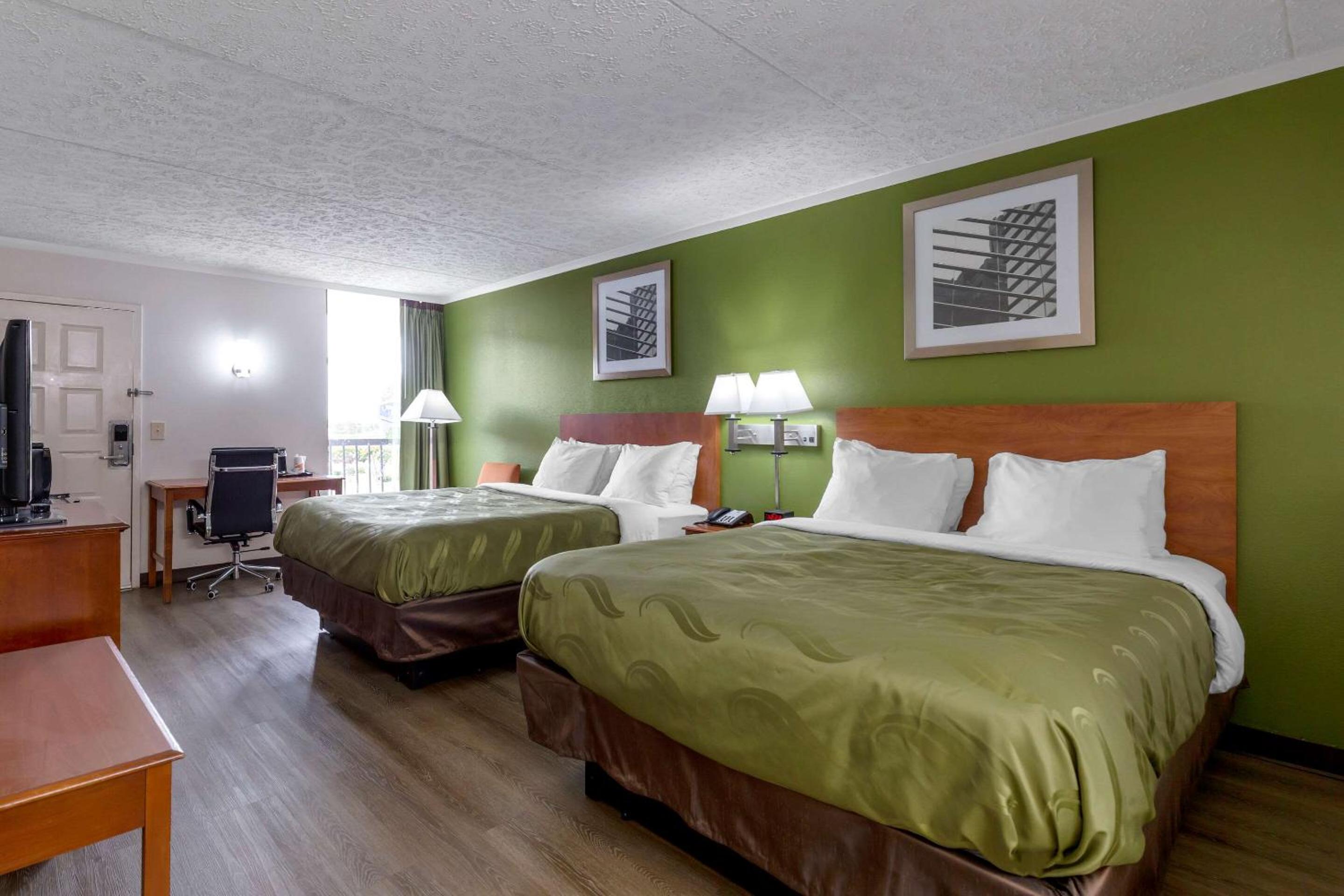 Efficiency Queen Room with Two Queen Beds - Non Smoking  - Photo 1