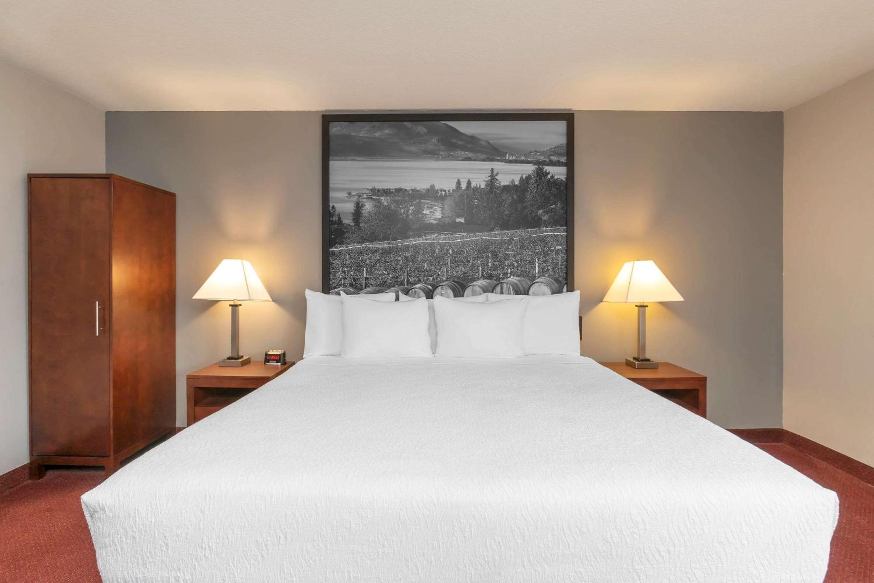 Standard King Room - Non Smoking - Non Pet Friendly - Photo 1
