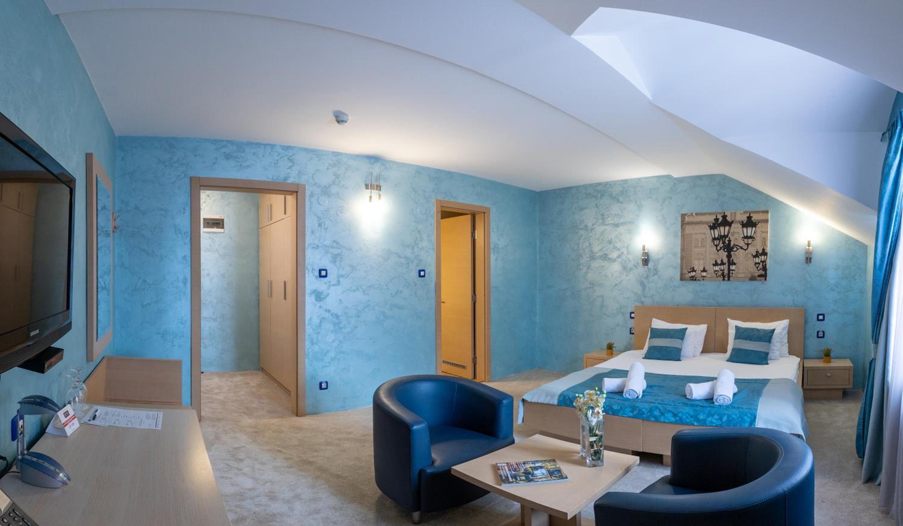 Superior Twin or Double Room - Photo 6