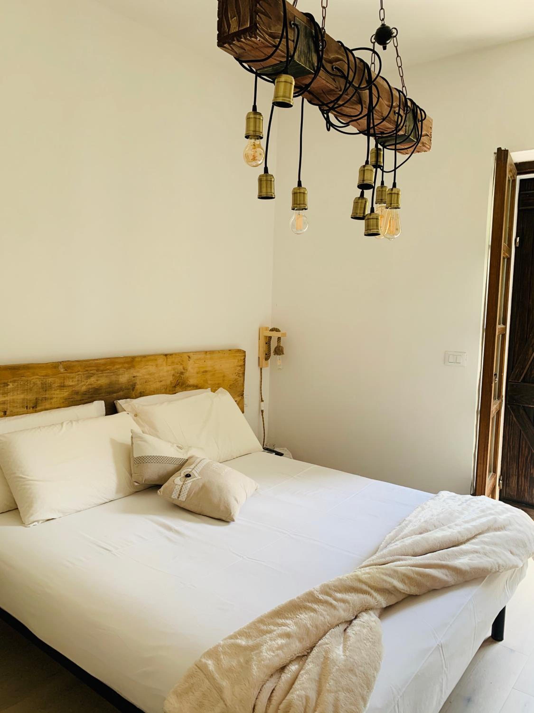 Suite with Balcony - Photo 6