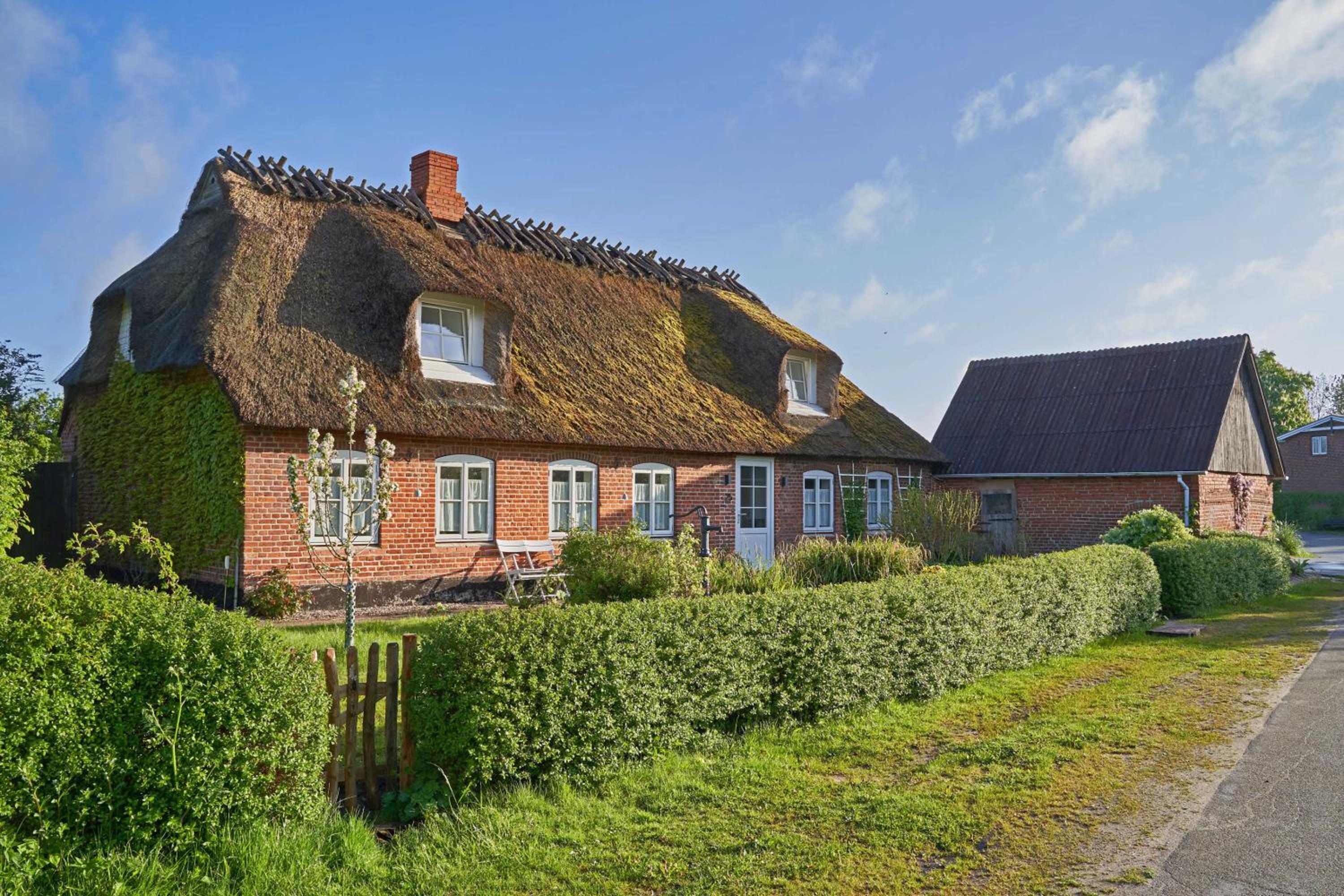 Four-Bedroom House photo 2