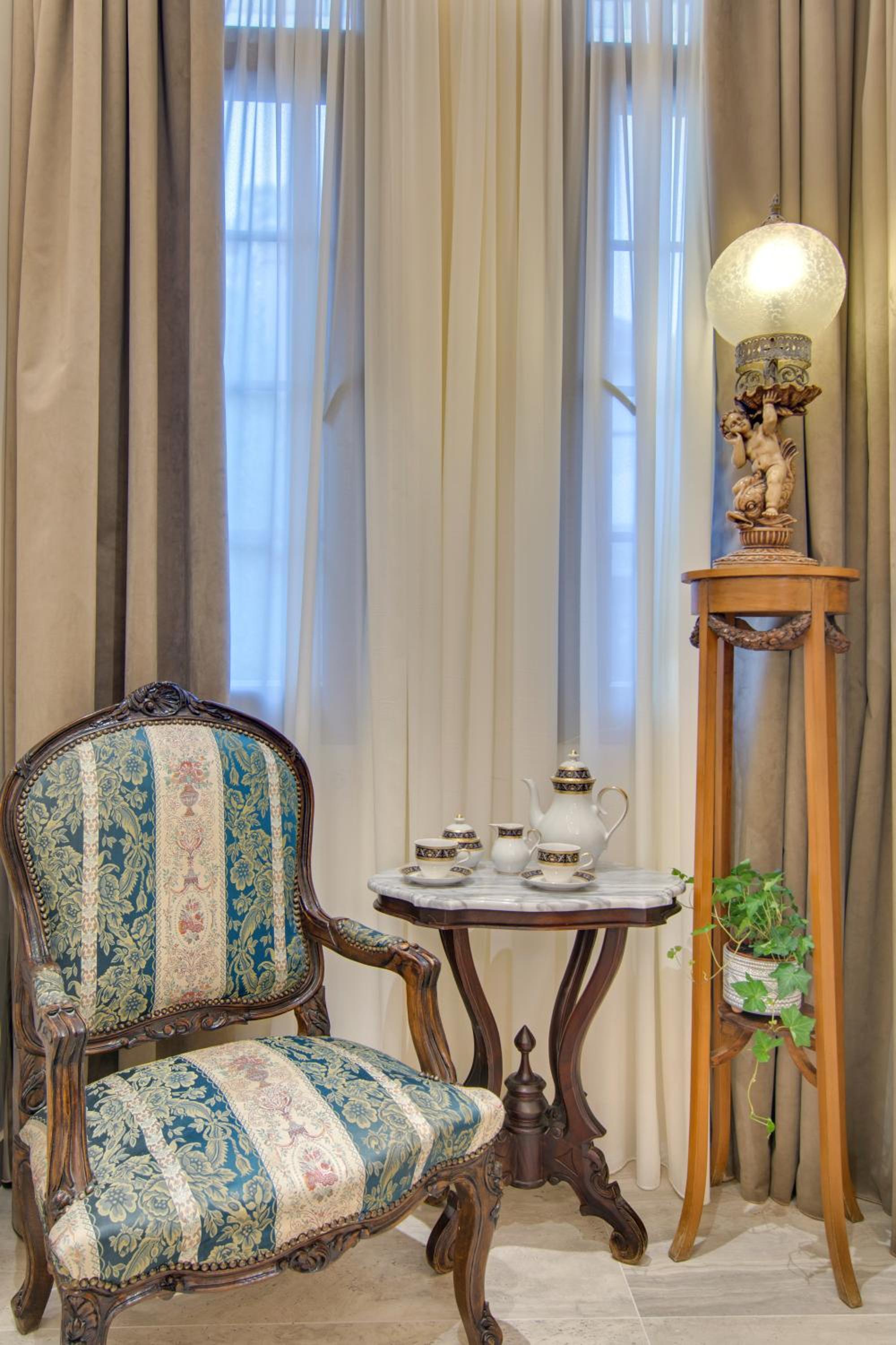 Queen Room - Photo 11