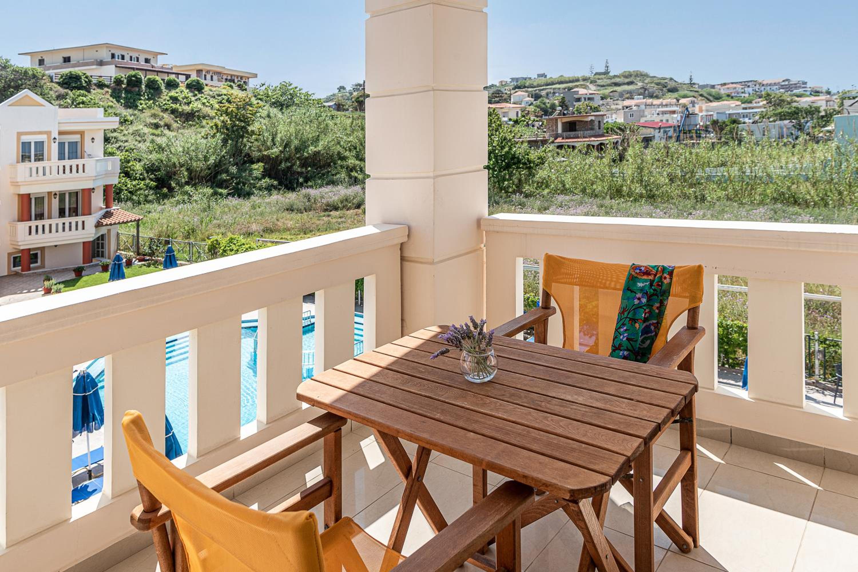 Studio with Pool View - Photo 8