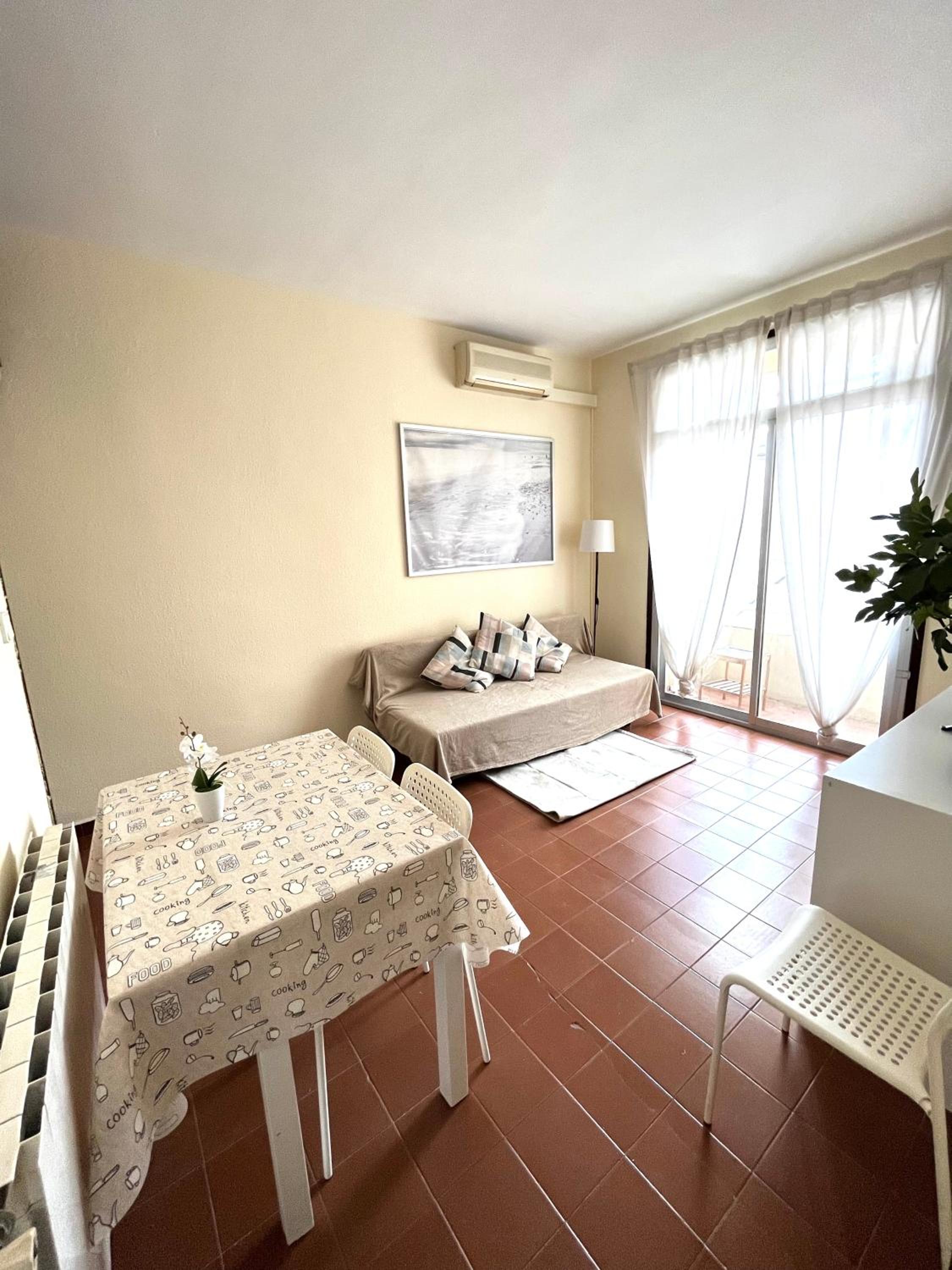 Apartment with Balcony photo 3