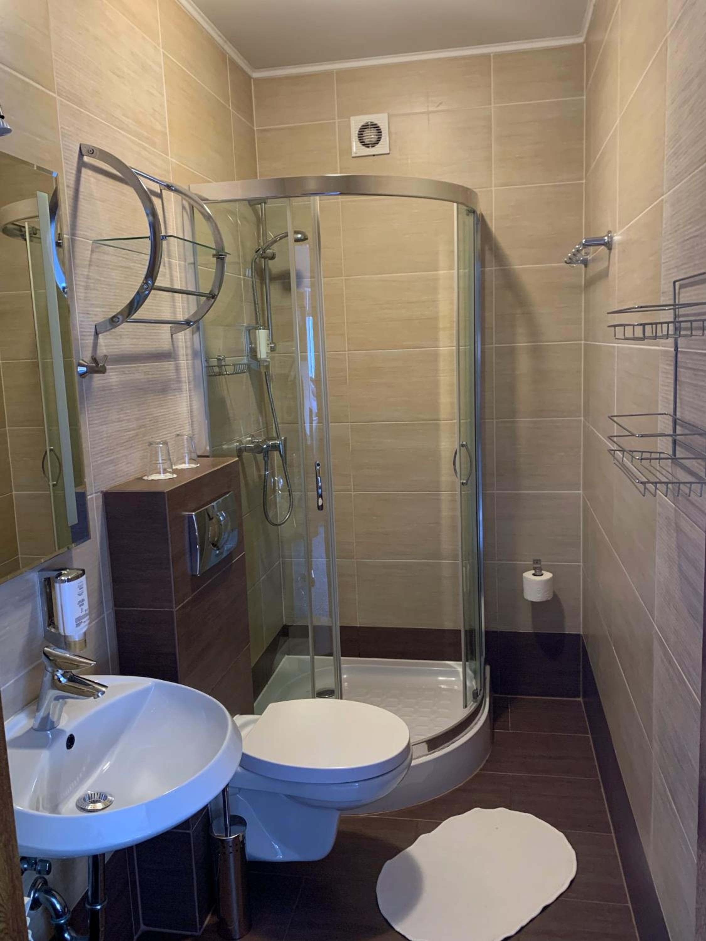 Triple Room with Balcony - Photo 10