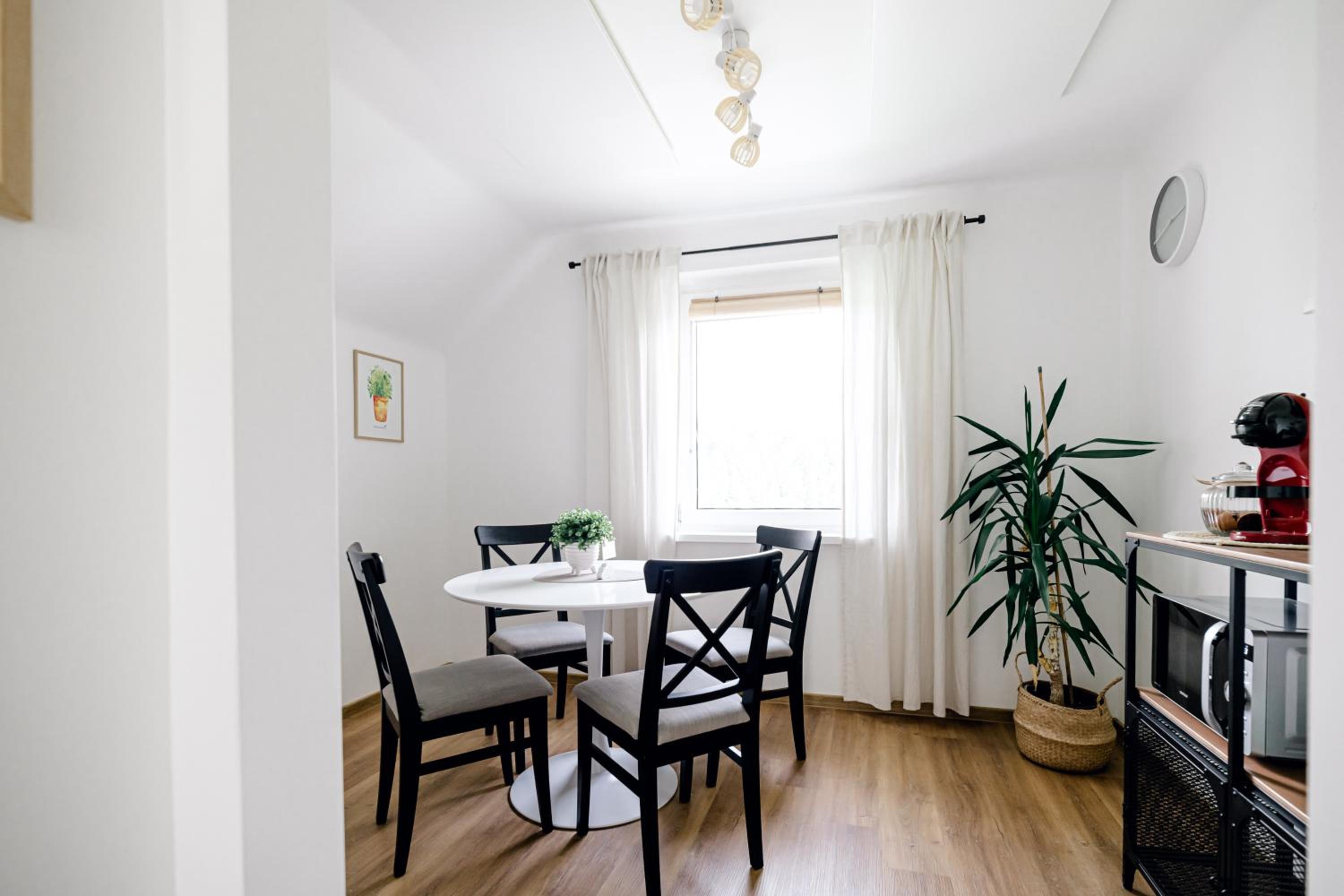 One-Bedroom Apartment - Photo 6