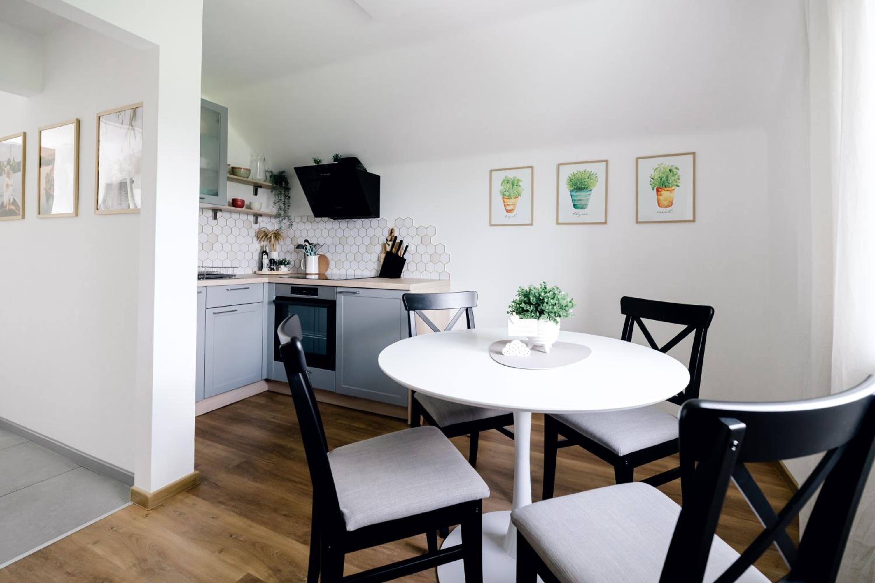 One-Bedroom Apartment - Photo 8