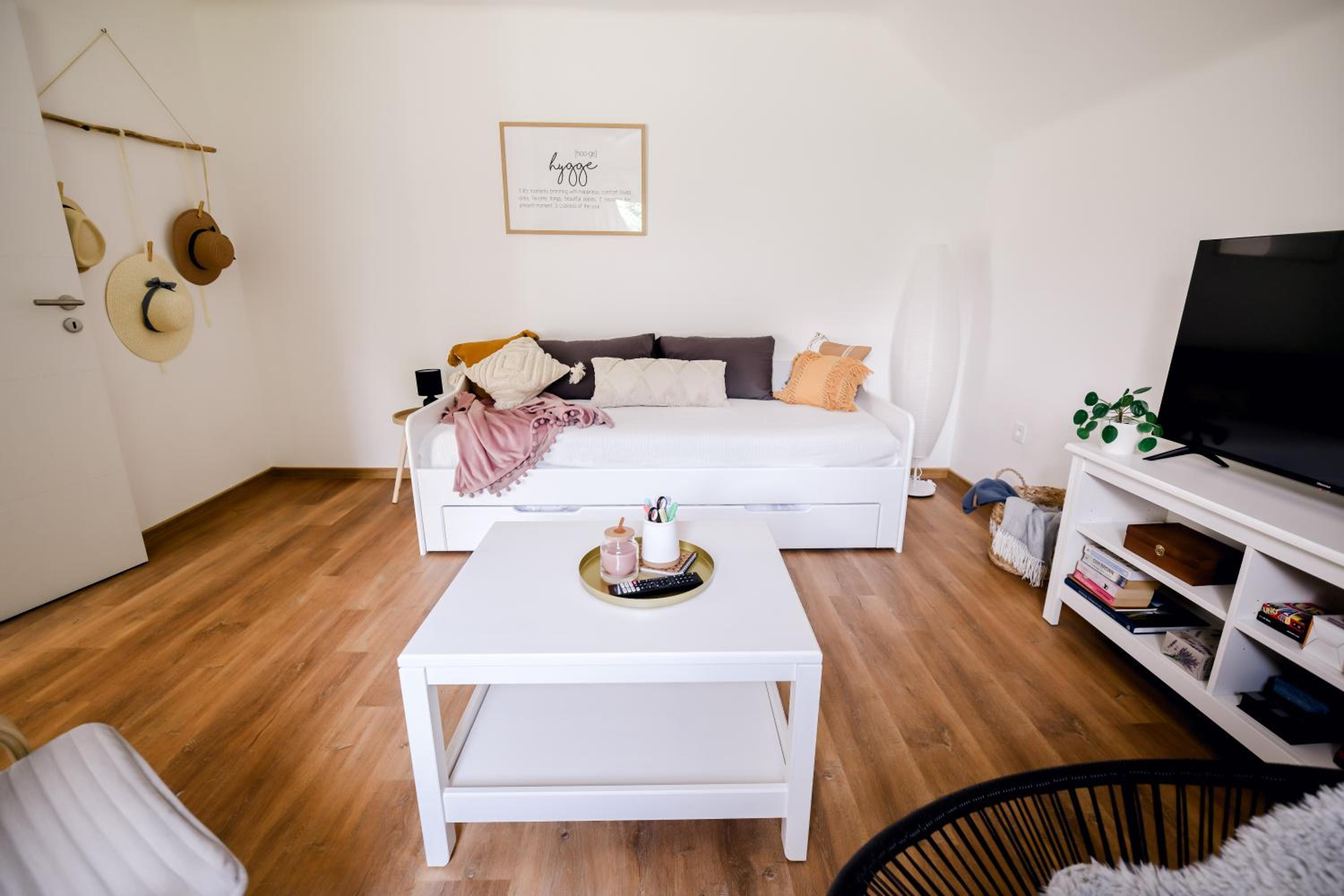 One-Bedroom Apartment - Photo 14