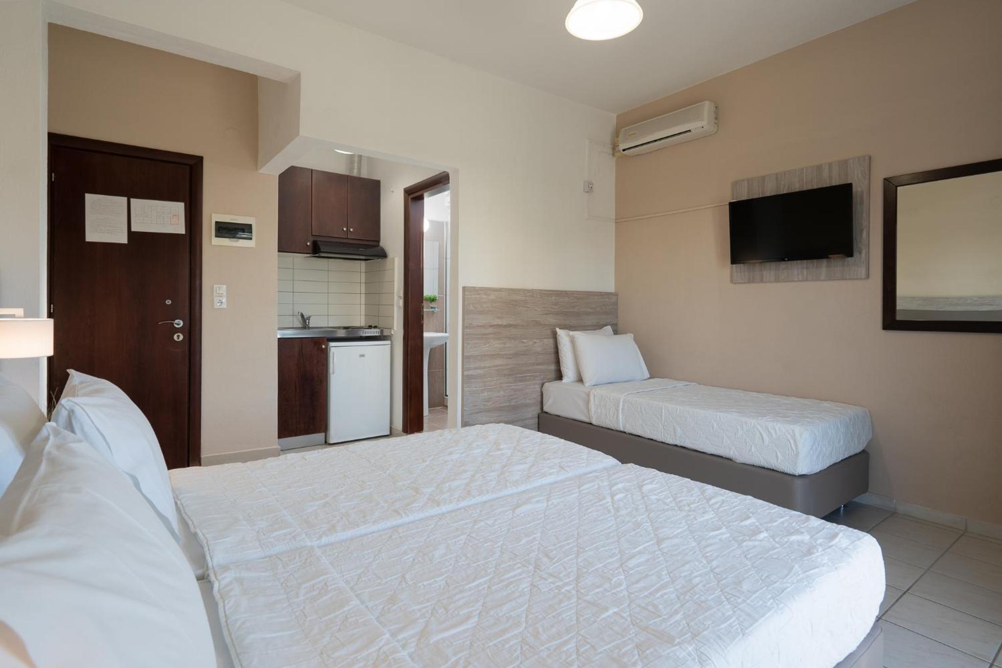 Classic Triple Room photo 2