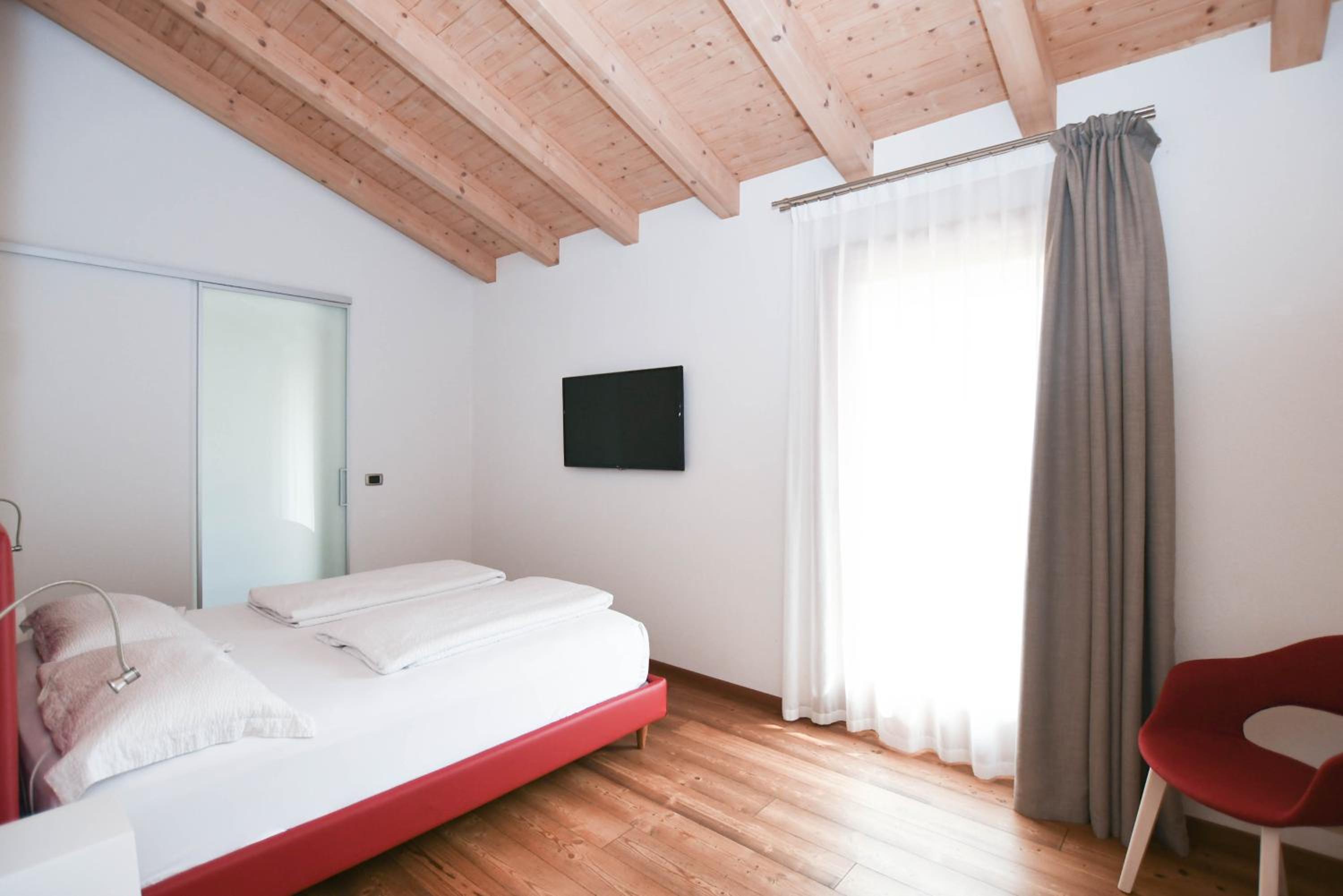 Junior Suite with Balcony and Vineyard View photo 3