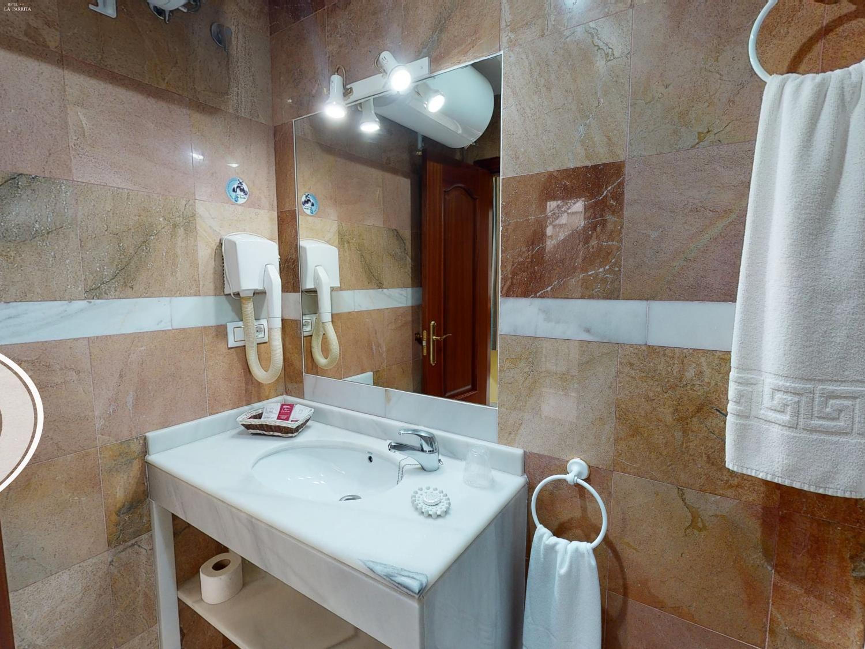 Single Room - Interior photo 2