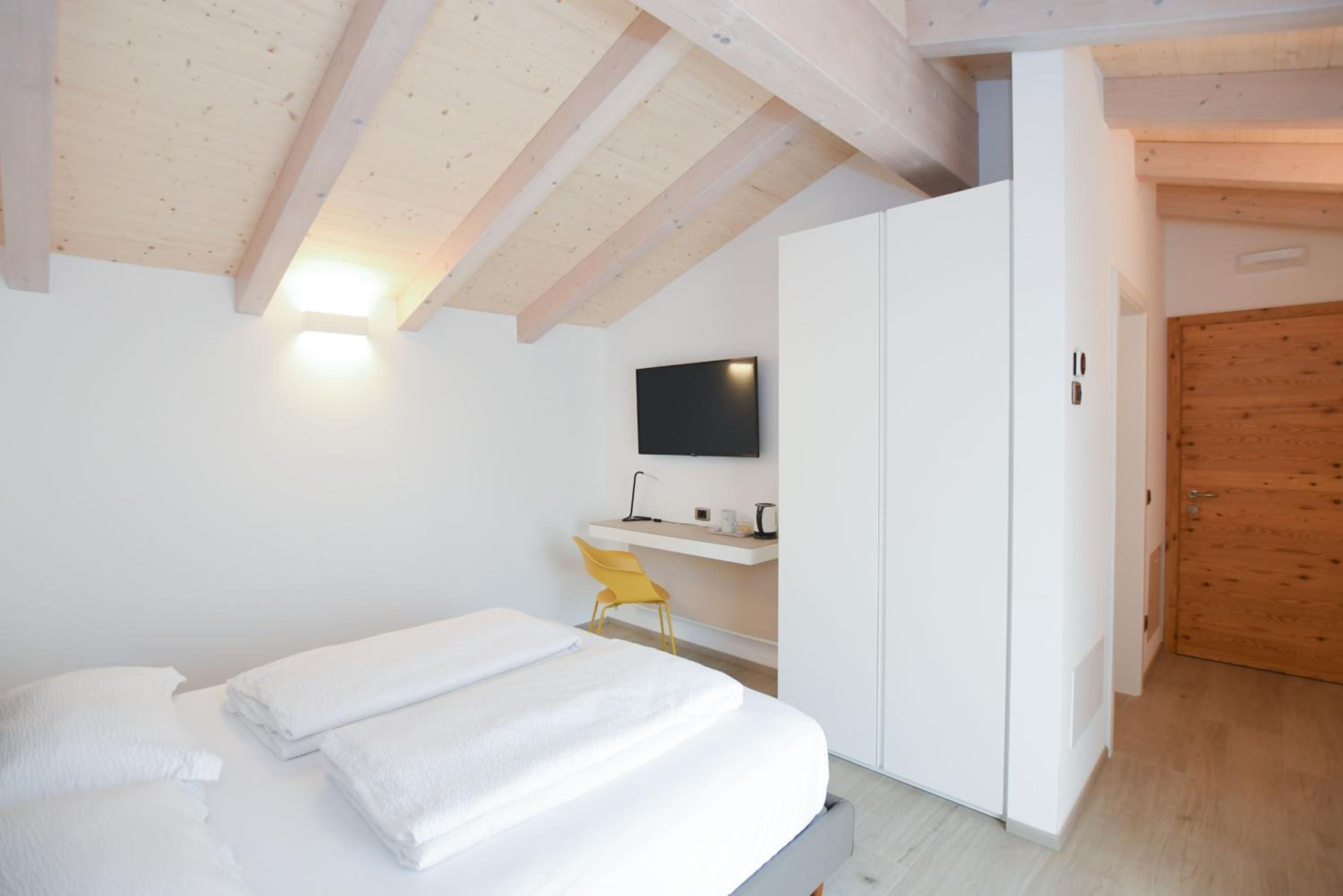 Deluxe Double Room with Balcony and Vineyard View photo 3