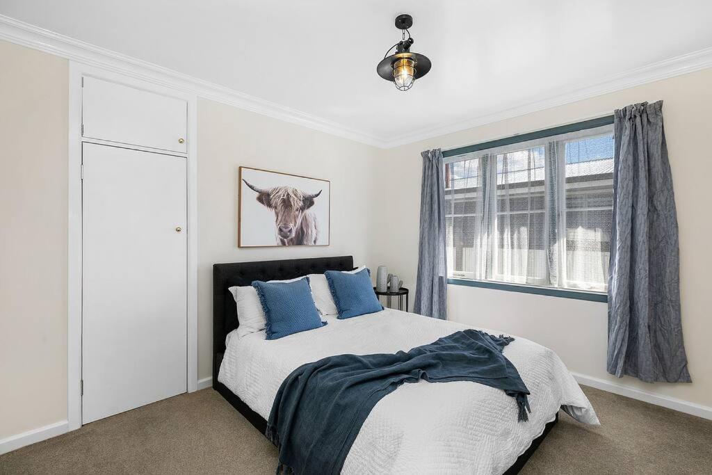 Three-Bedroom House - Photo 6