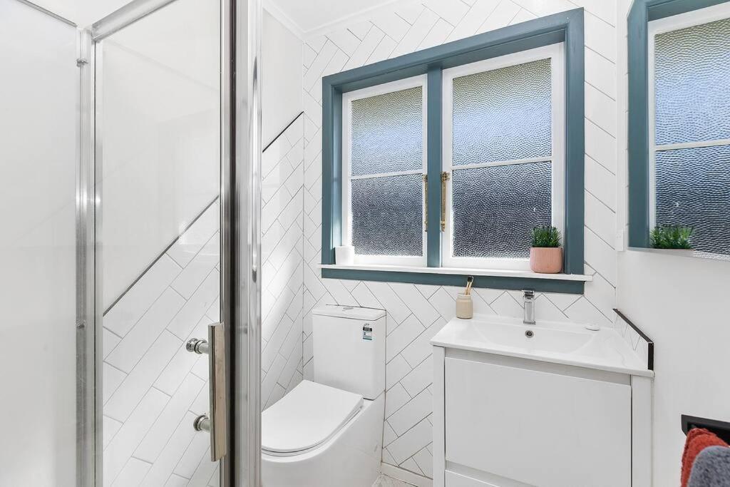 Three-Bedroom House - Photo 10