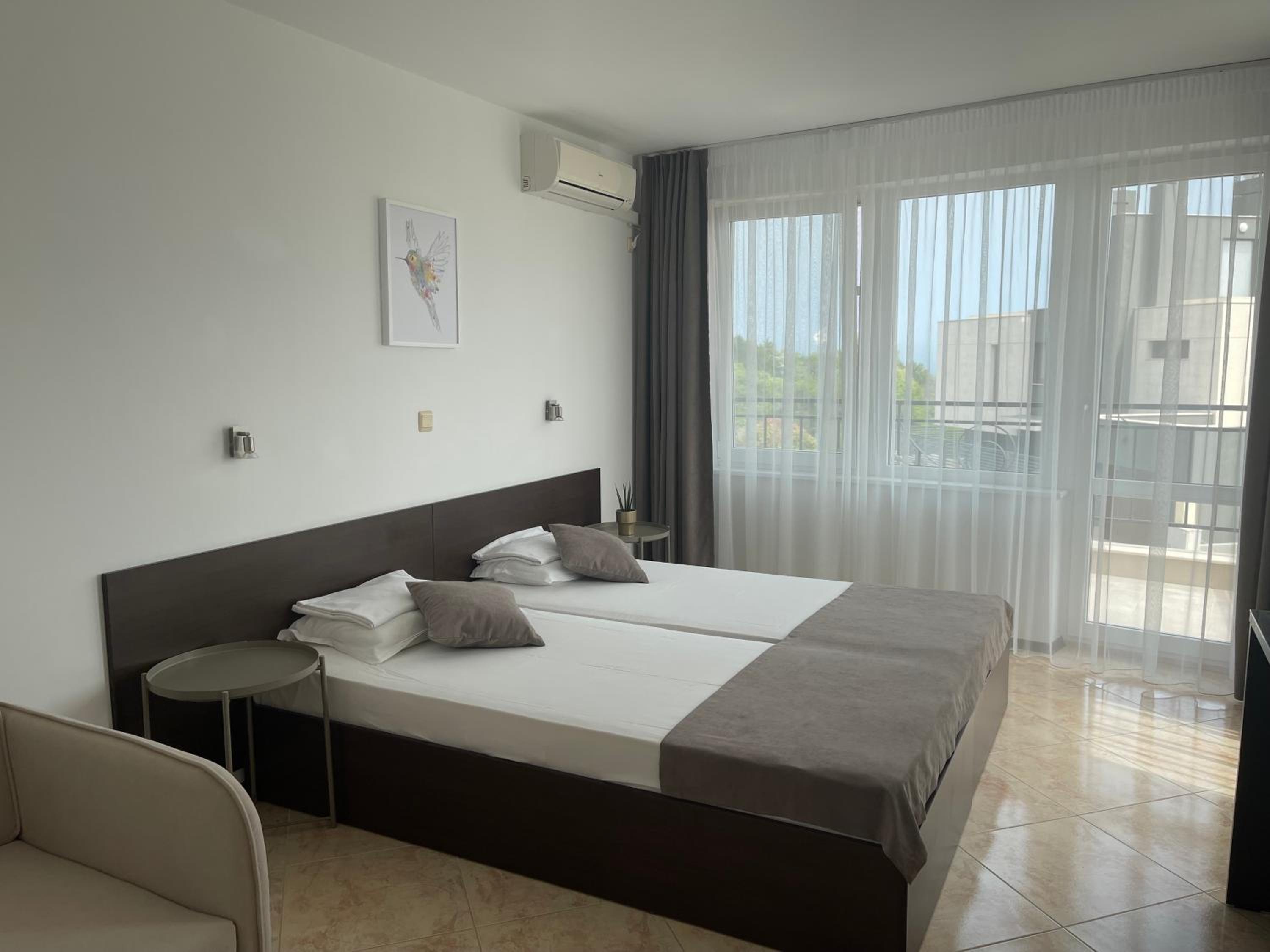 Double Room - Photo 5