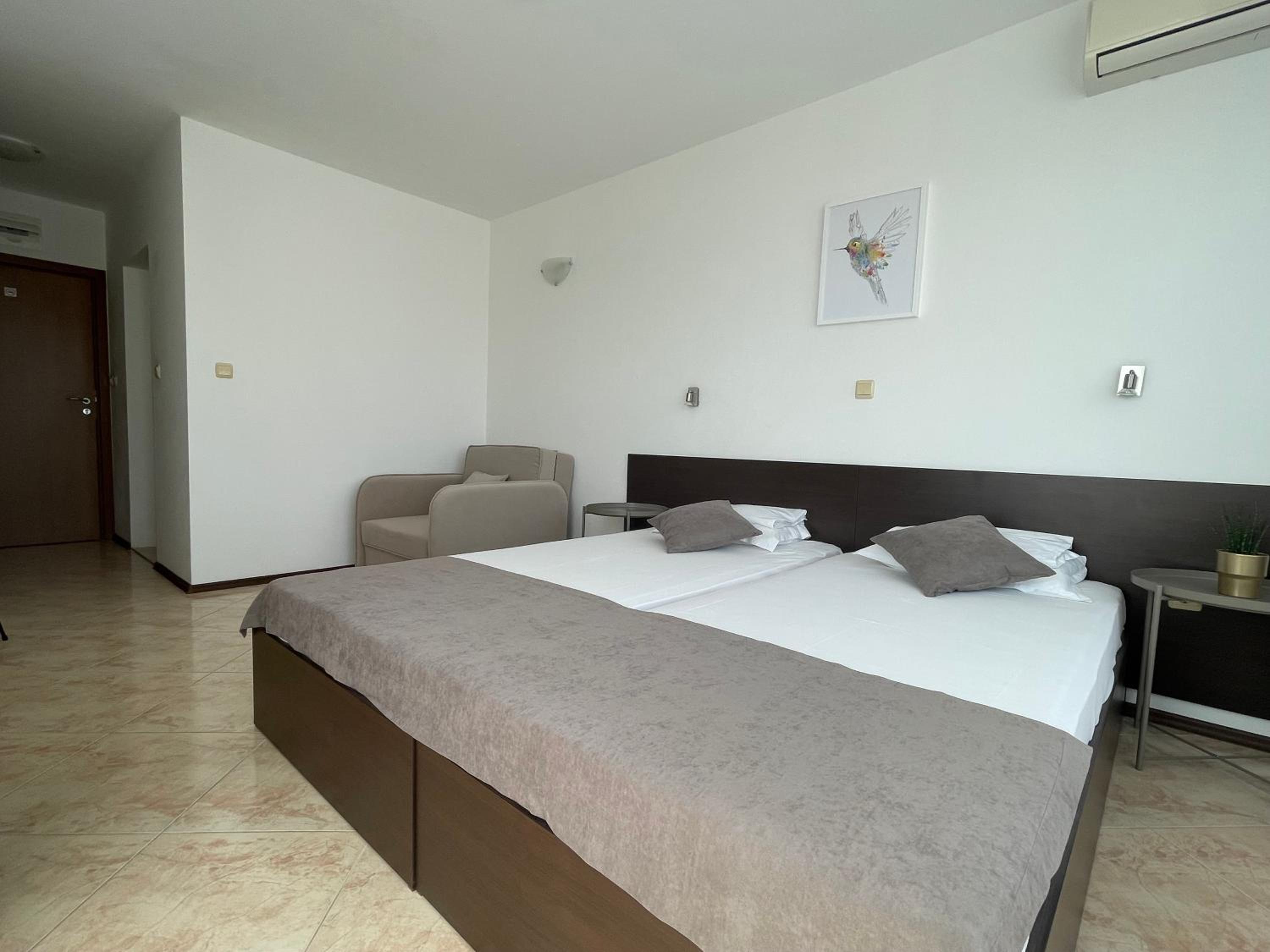 Double Room - Photo 7