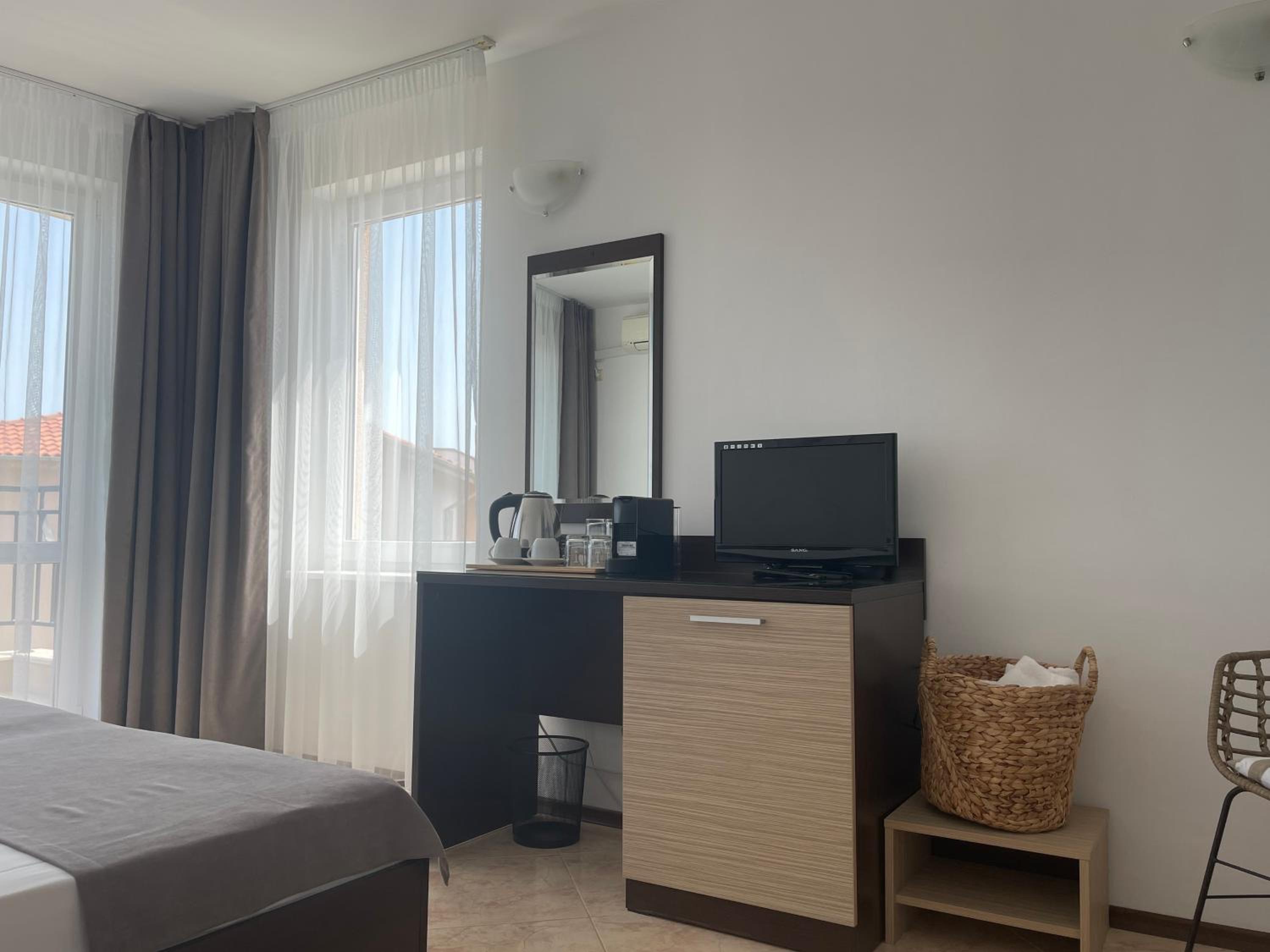 Double Room - Photo 6