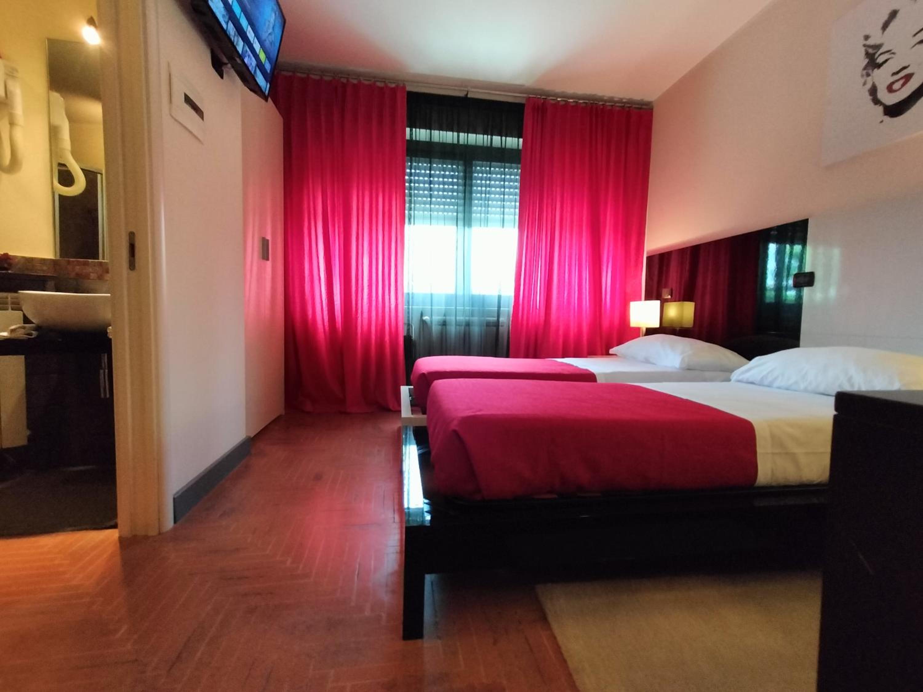 Double or Twin Room - Photo 2