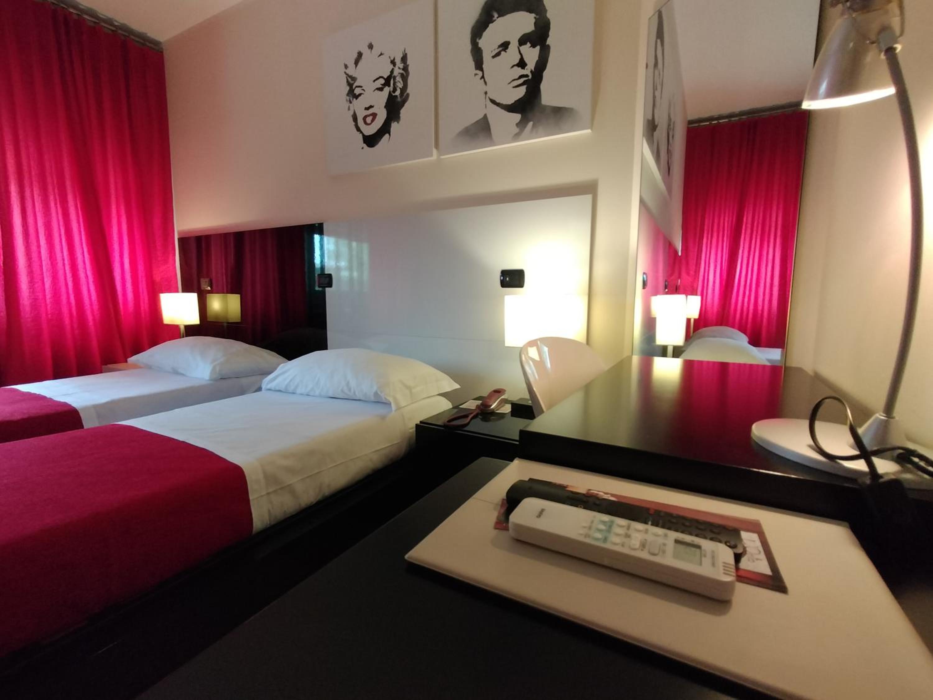 Double or Twin Room - Photo 18