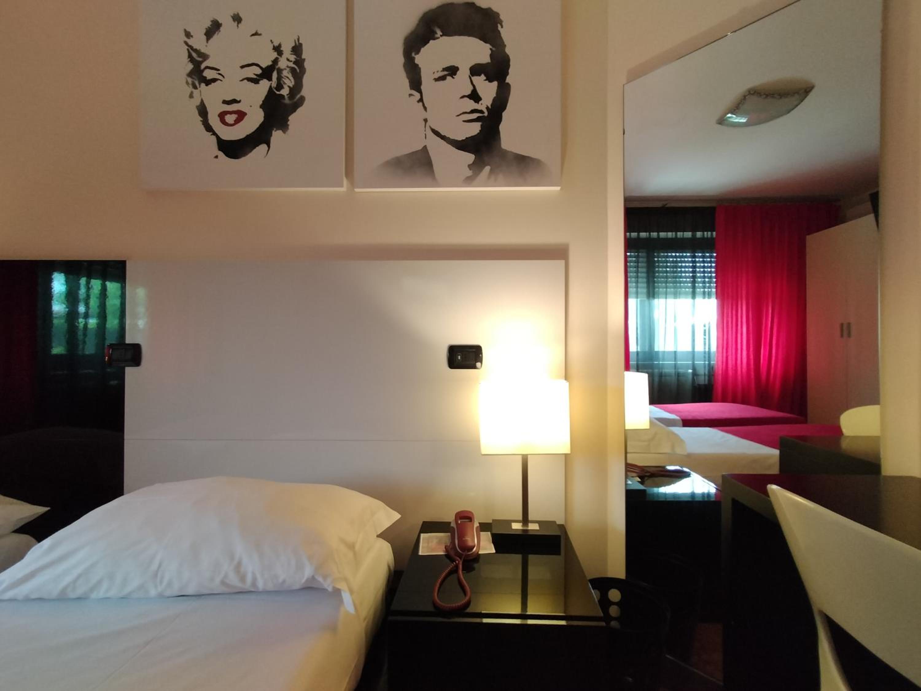 Double or Twin Room - Photo 9