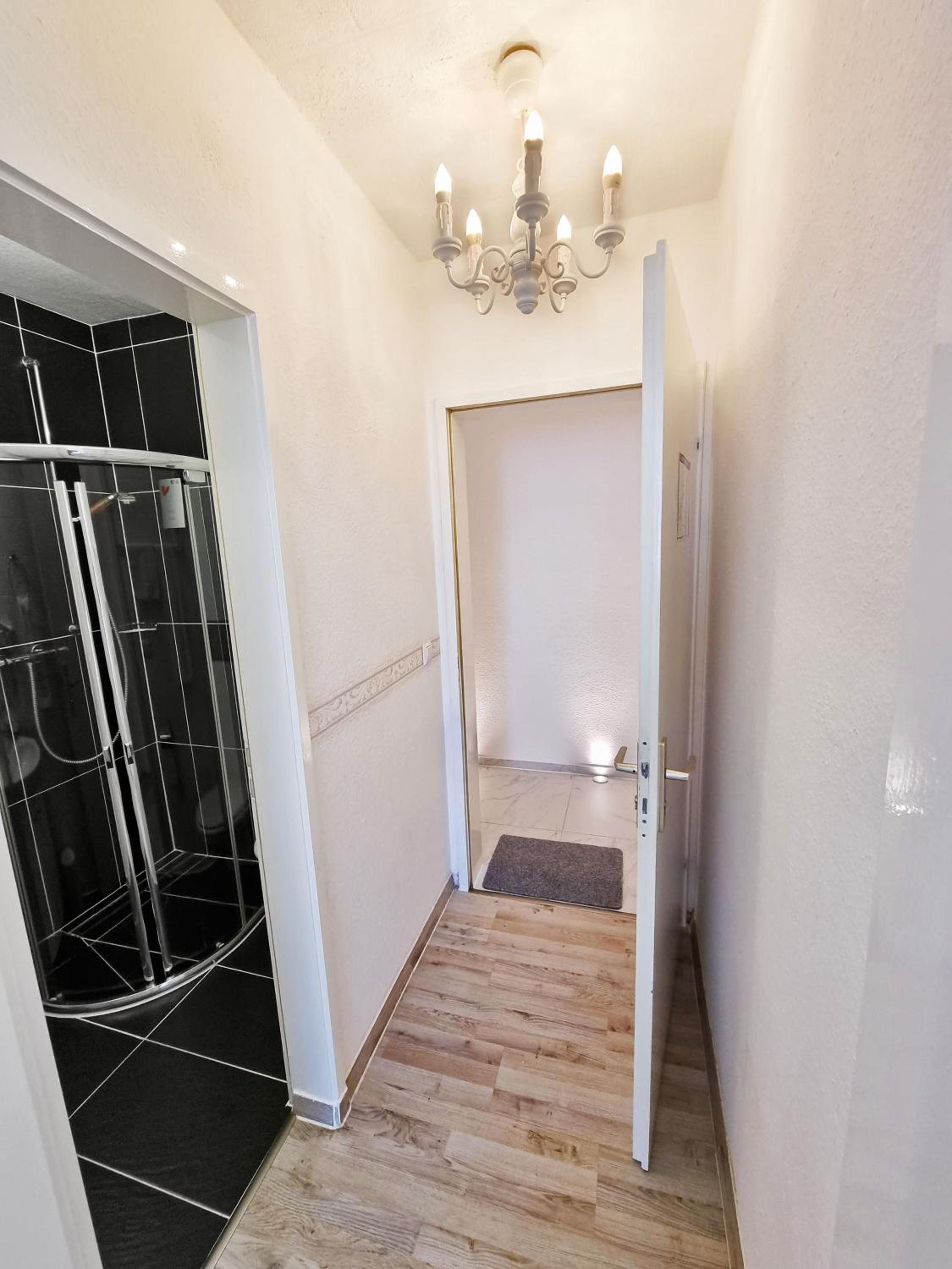Single Room with Bathroom photo 2