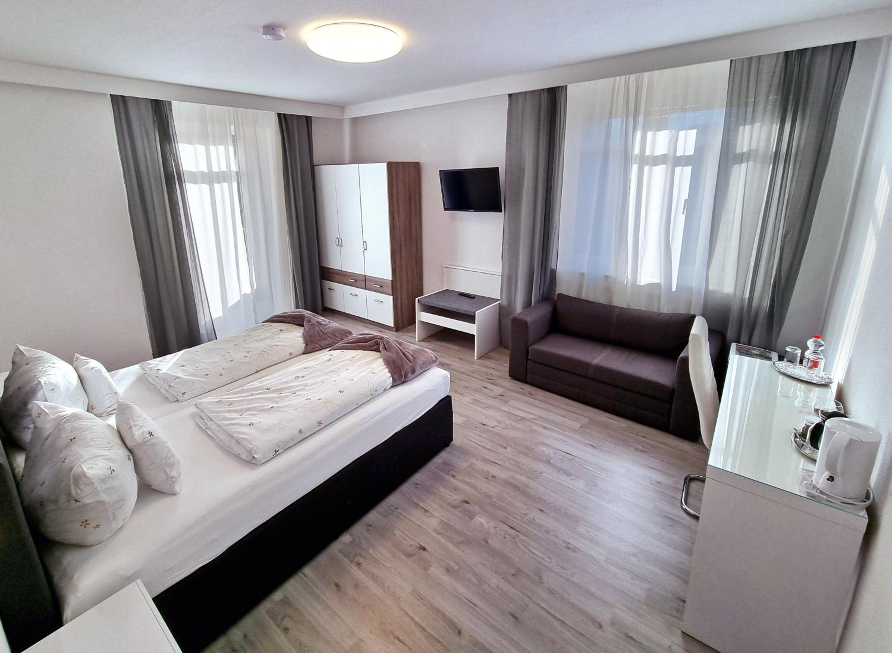 Deluxe Double Room with Shower photo 2