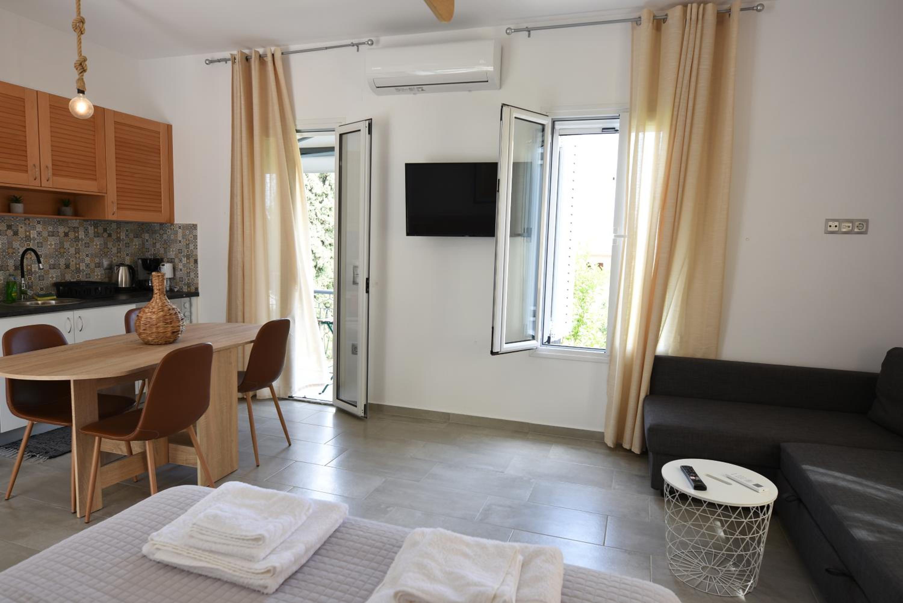Studio with Balcony photo 3