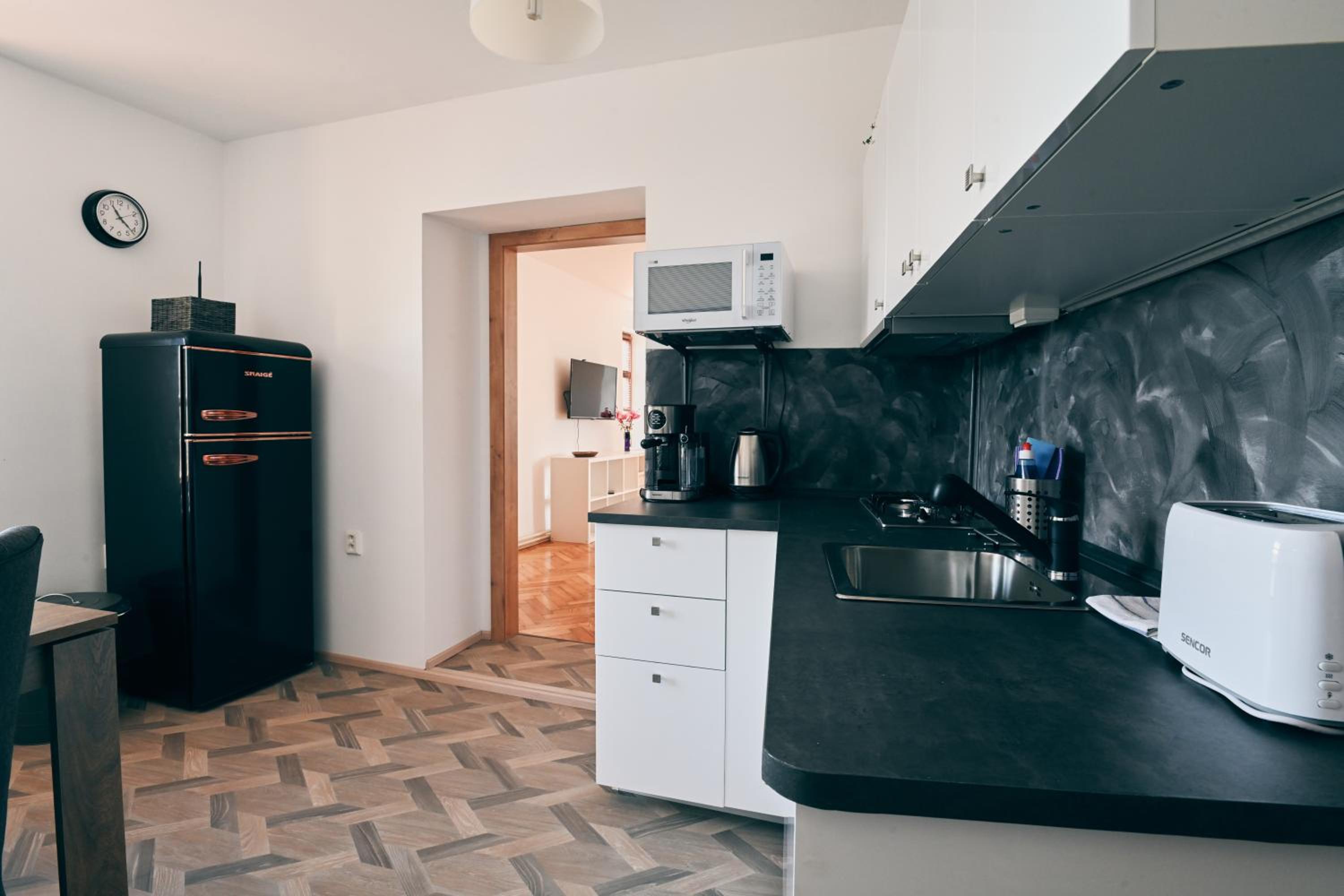 One-Bedroom Apartment - Photo 10