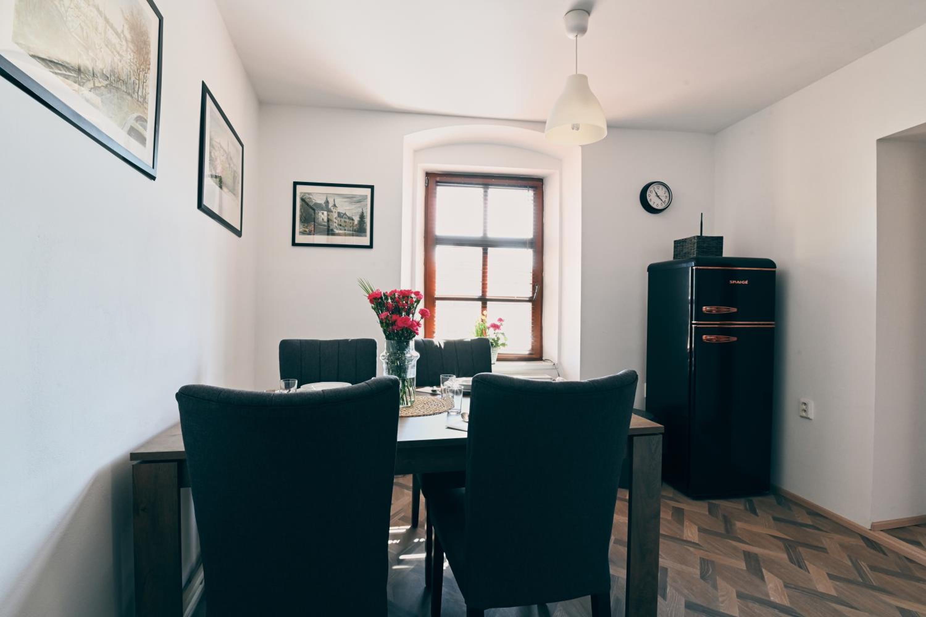 One-Bedroom Apartment - Photo 11