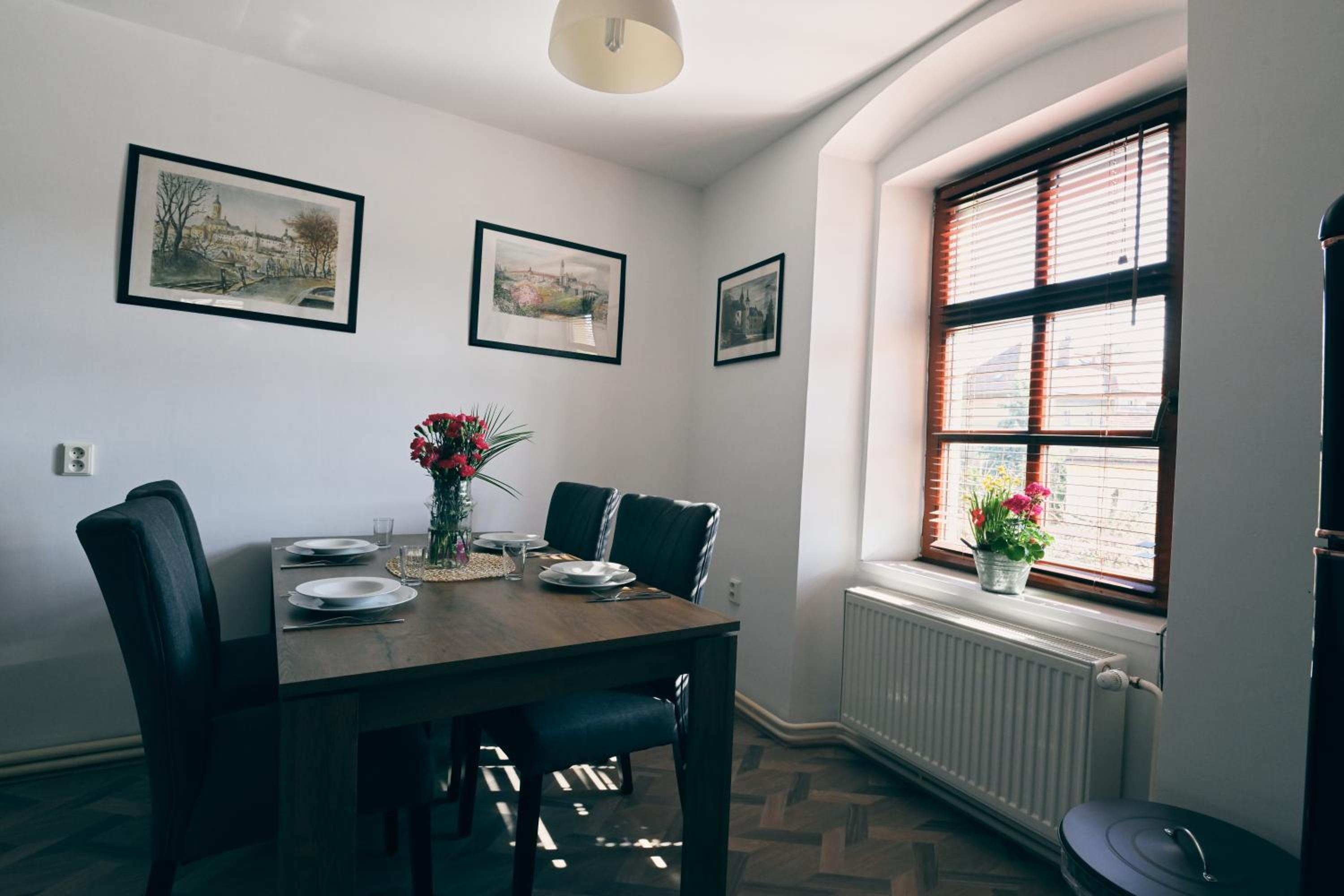 One-Bedroom Apartment - Photo 12
