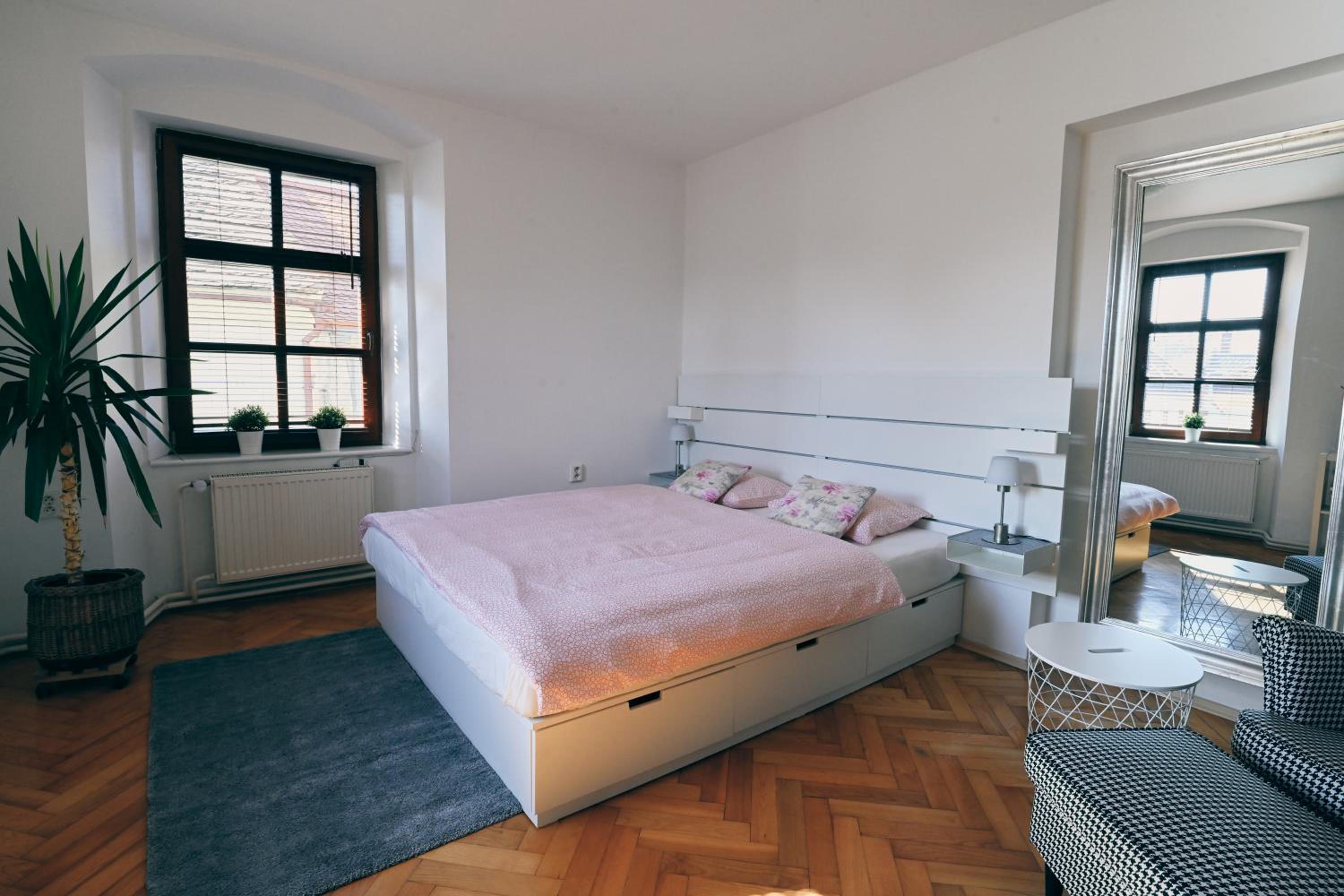 One-Bedroom Apartment - Photo 13