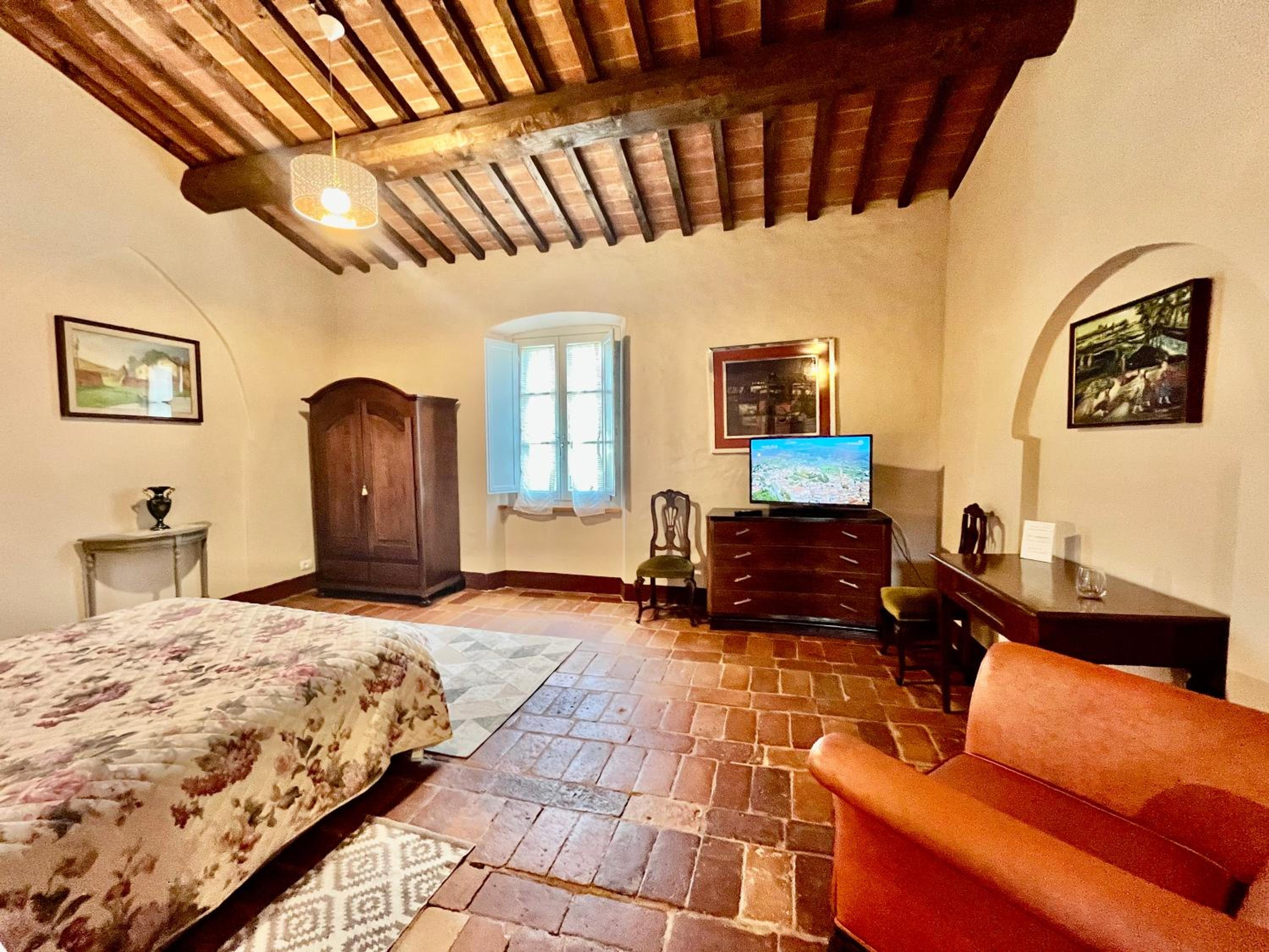 Large Double Room photo 1