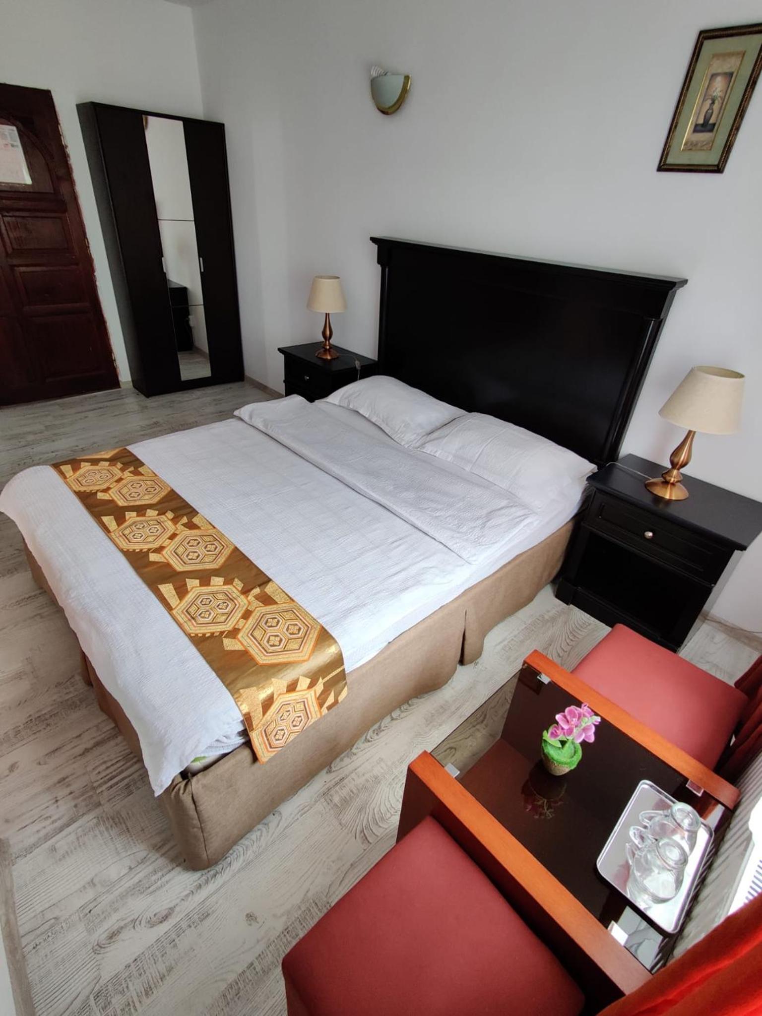 Double Room with Balcony - Photo 2
