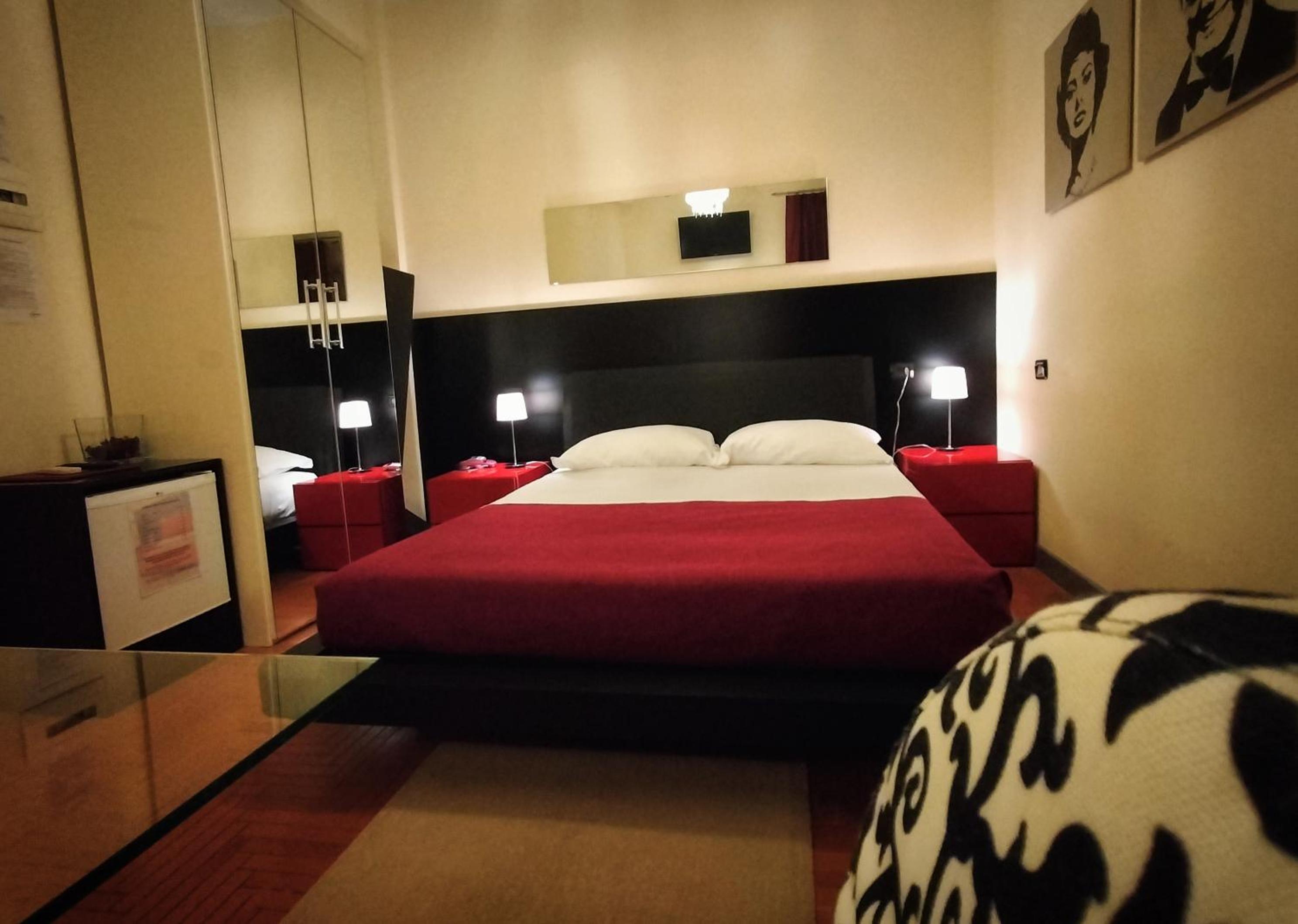 Double or Twin Room - Photo 15