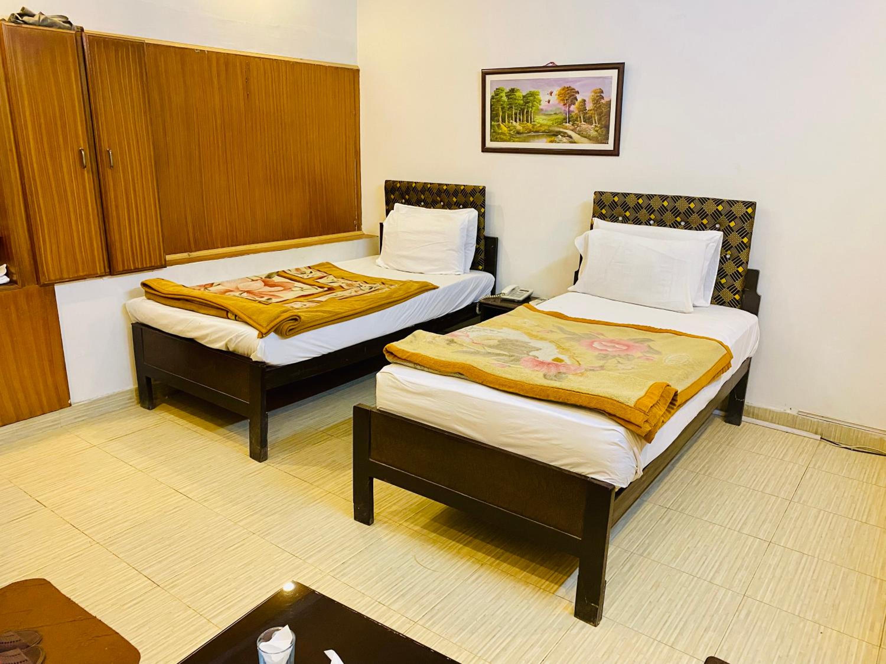 Deluxe Twin Room photo 3