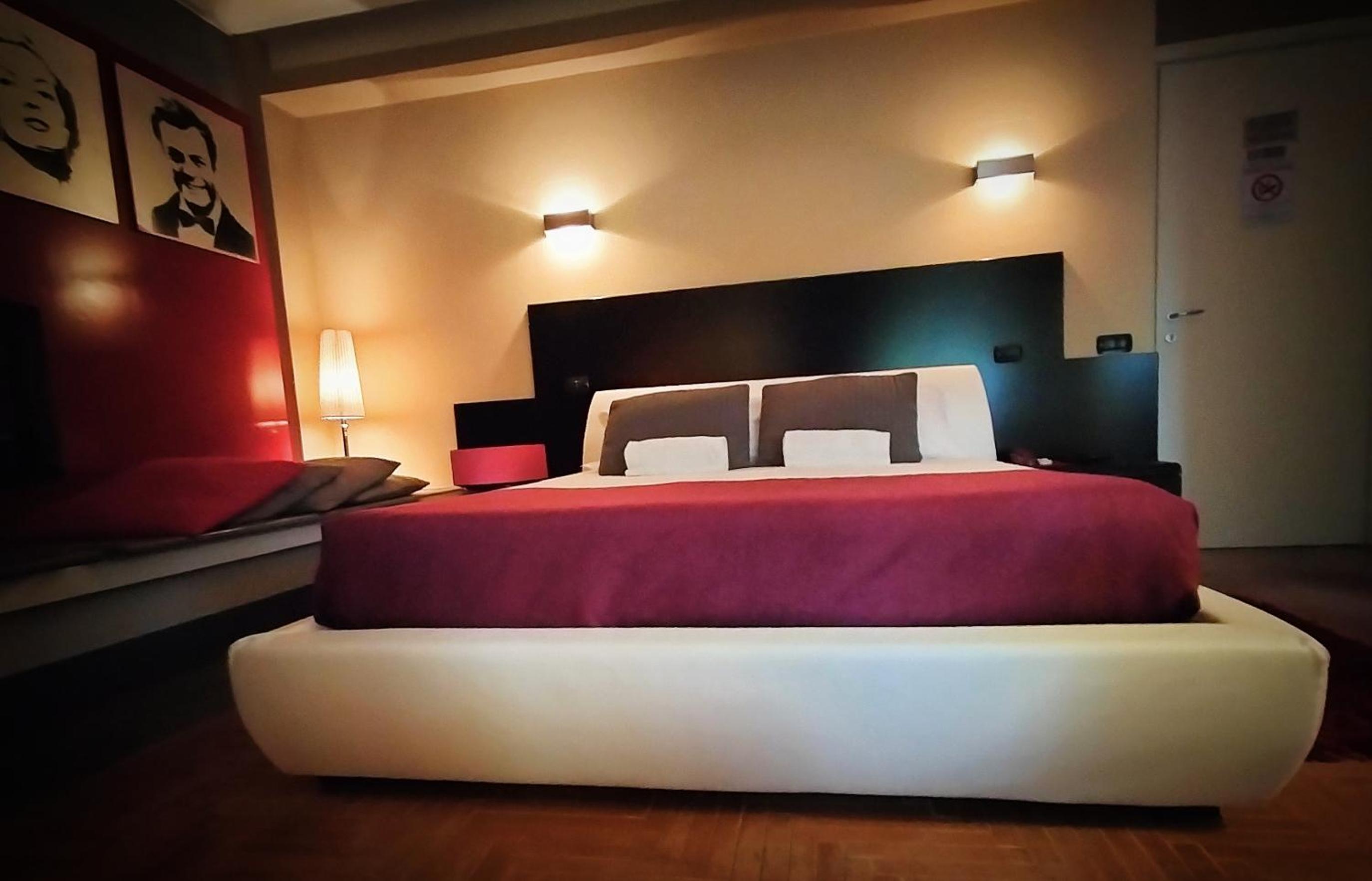 Suite with Spa Bath - Photo 21
