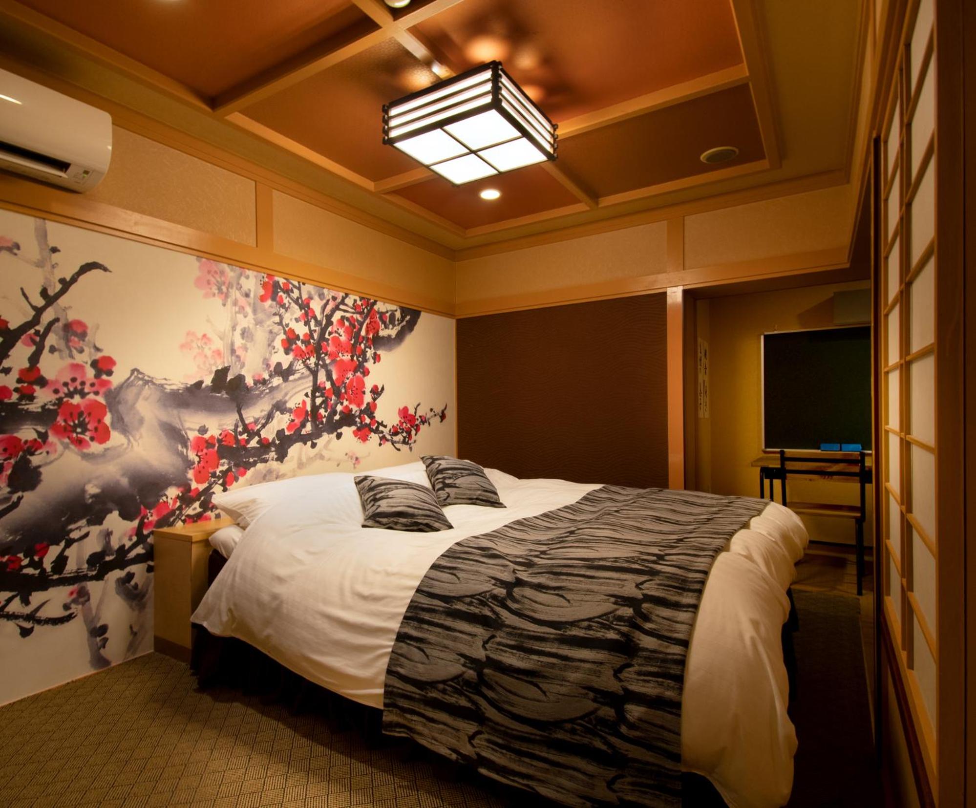 Queen Room photo 1