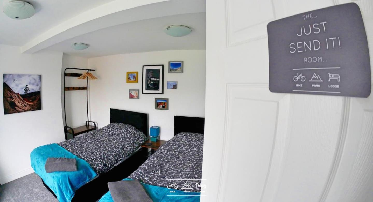 Five-Bedroom House - Photo 16