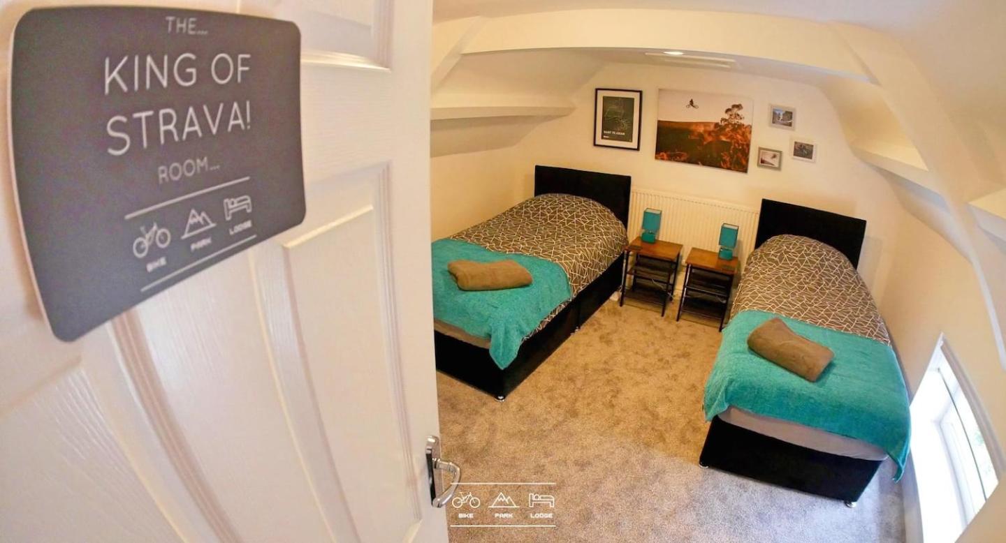 Five-Bedroom House - Photo 18