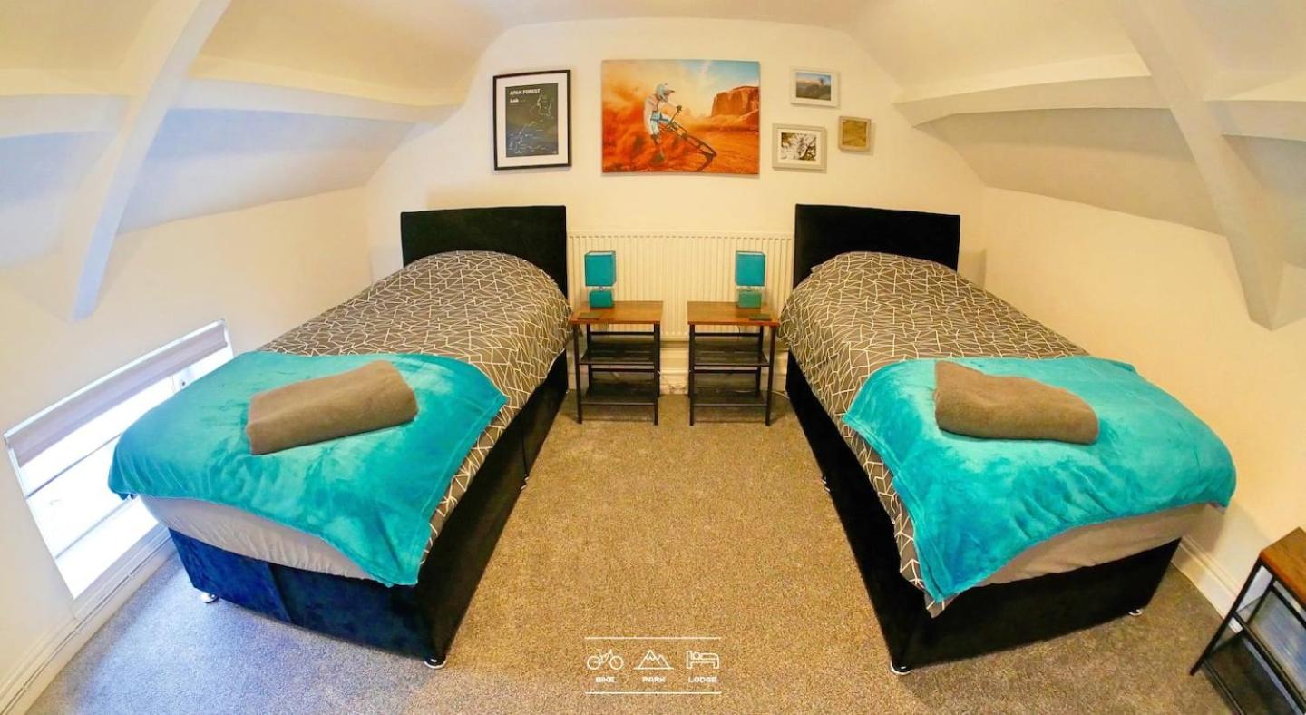Five-Bedroom House - Photo 1
