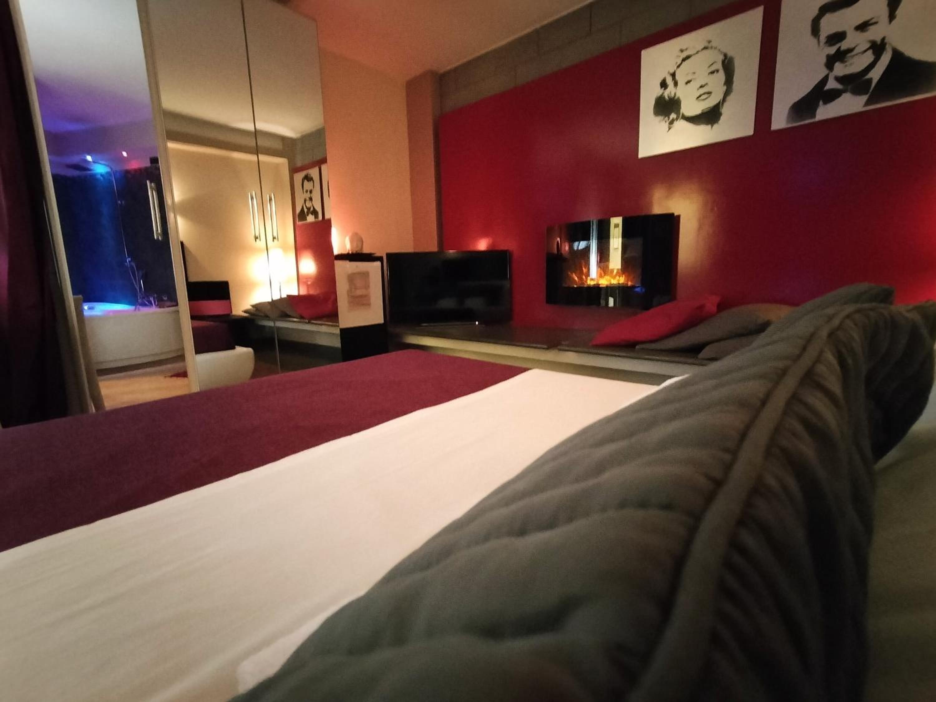 Suite with Spa Bath - Photo 31