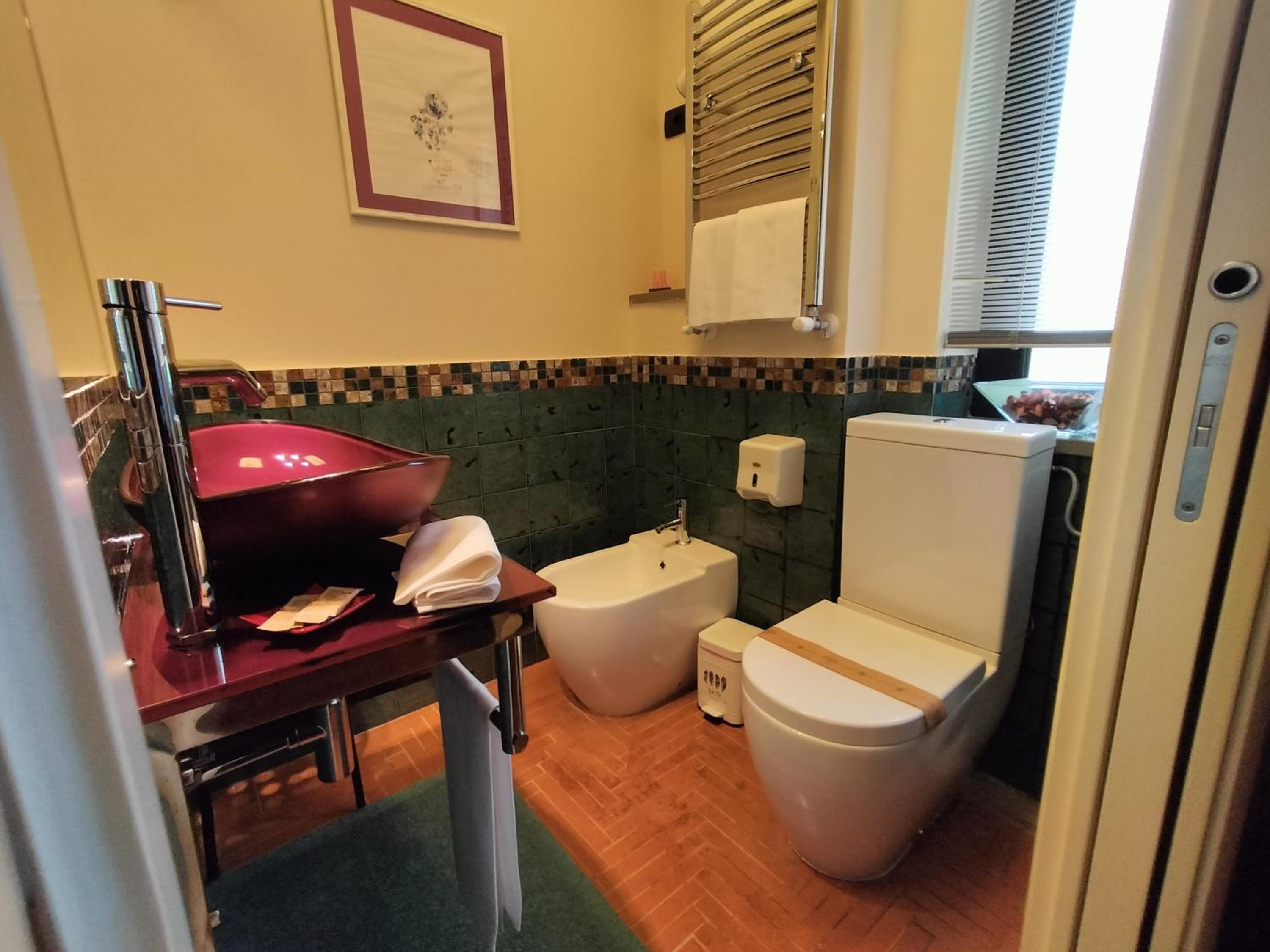 Suite with Spa Bath - Photo 34