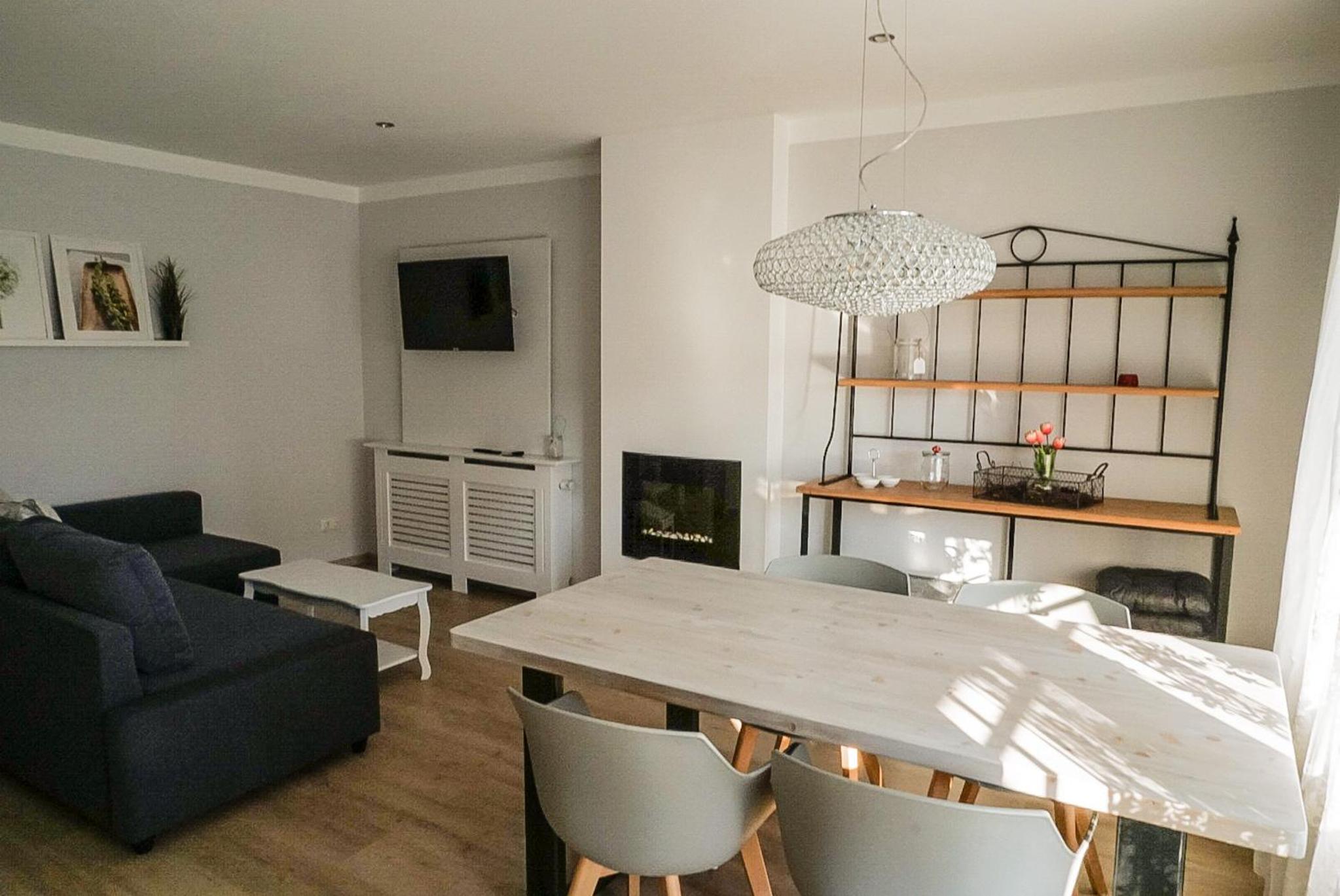 Apartment photo 2