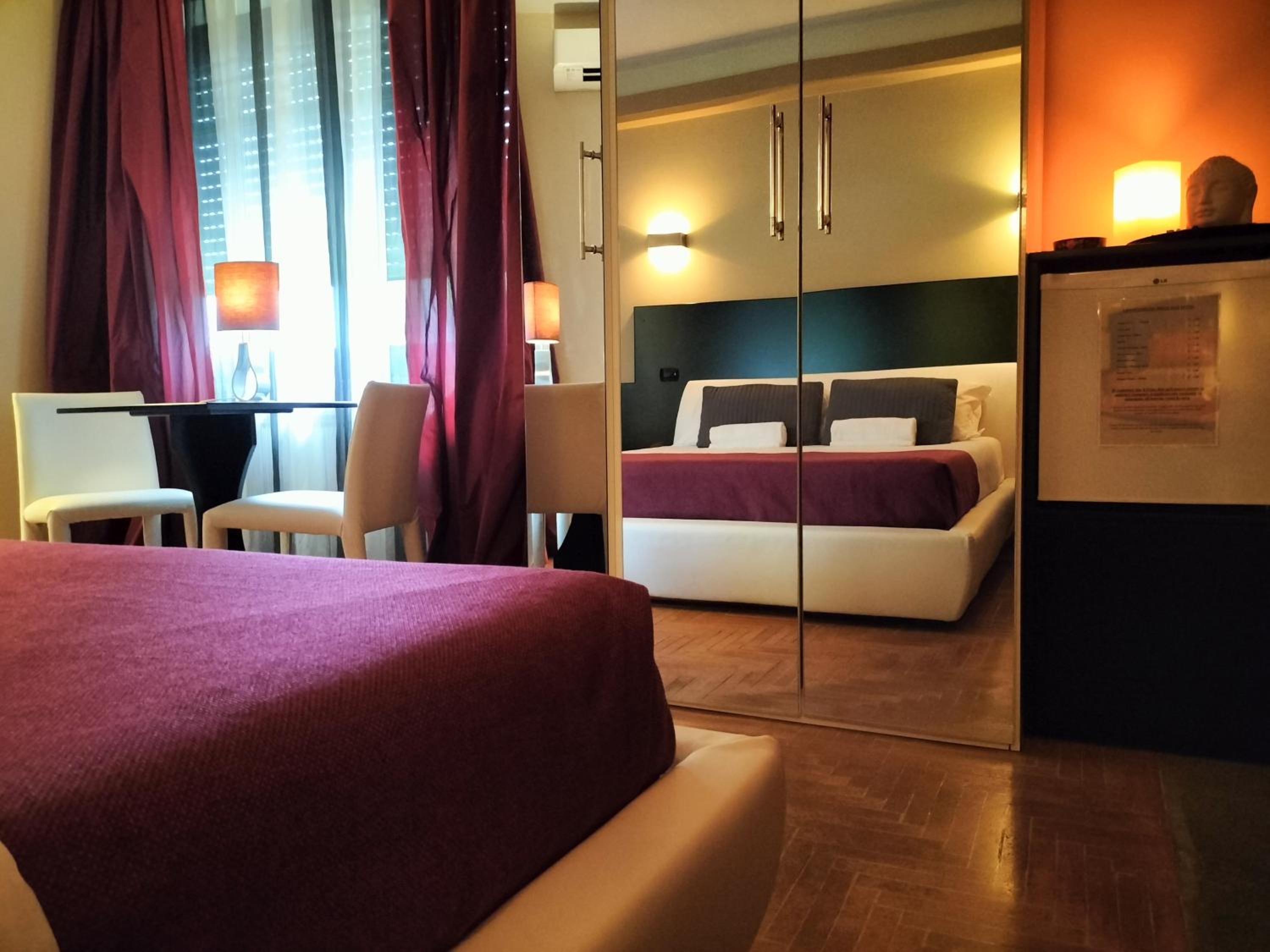 Suite with Spa Bath - Photo 1