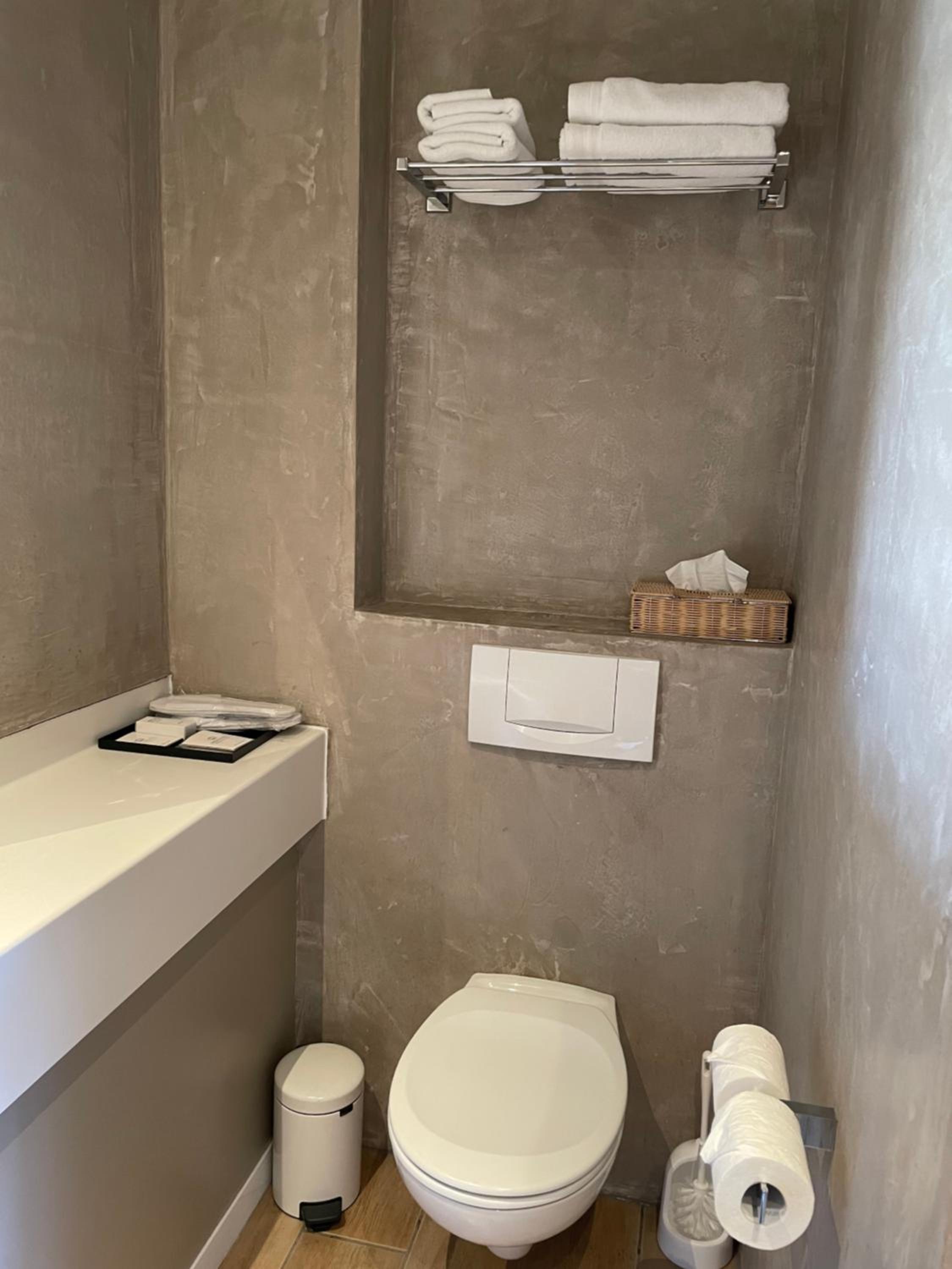 Standard Double Room with Garden View - Photo 8