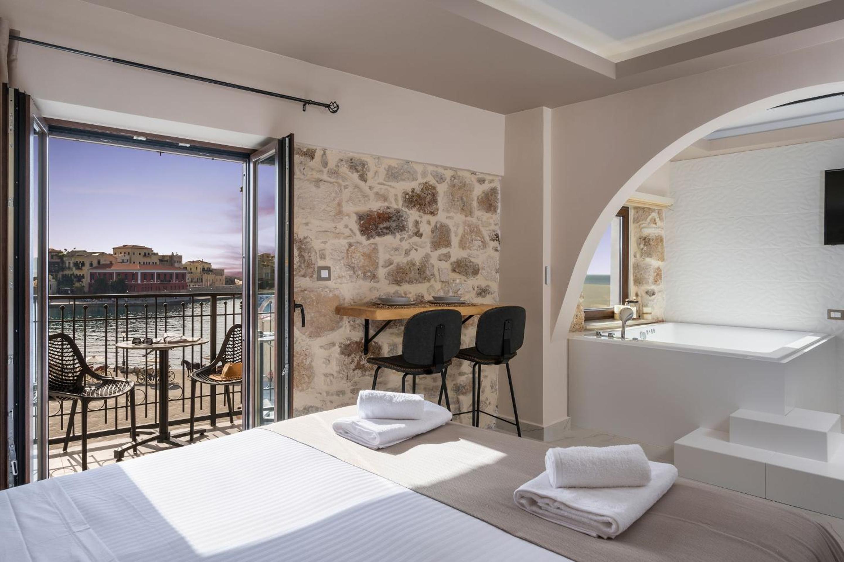 Deluxe Suite with Spa Bath
